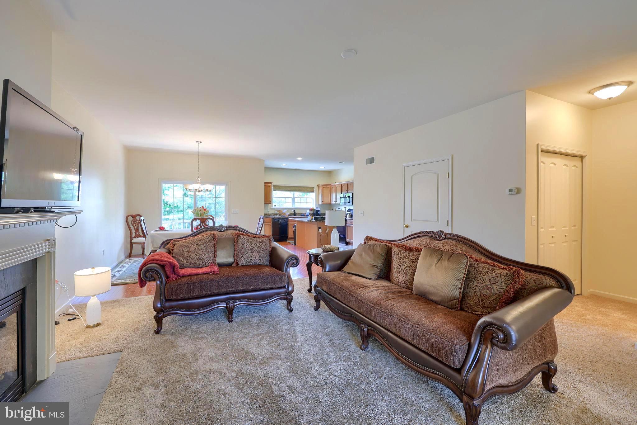 RICHMOND SQUARE - Residential