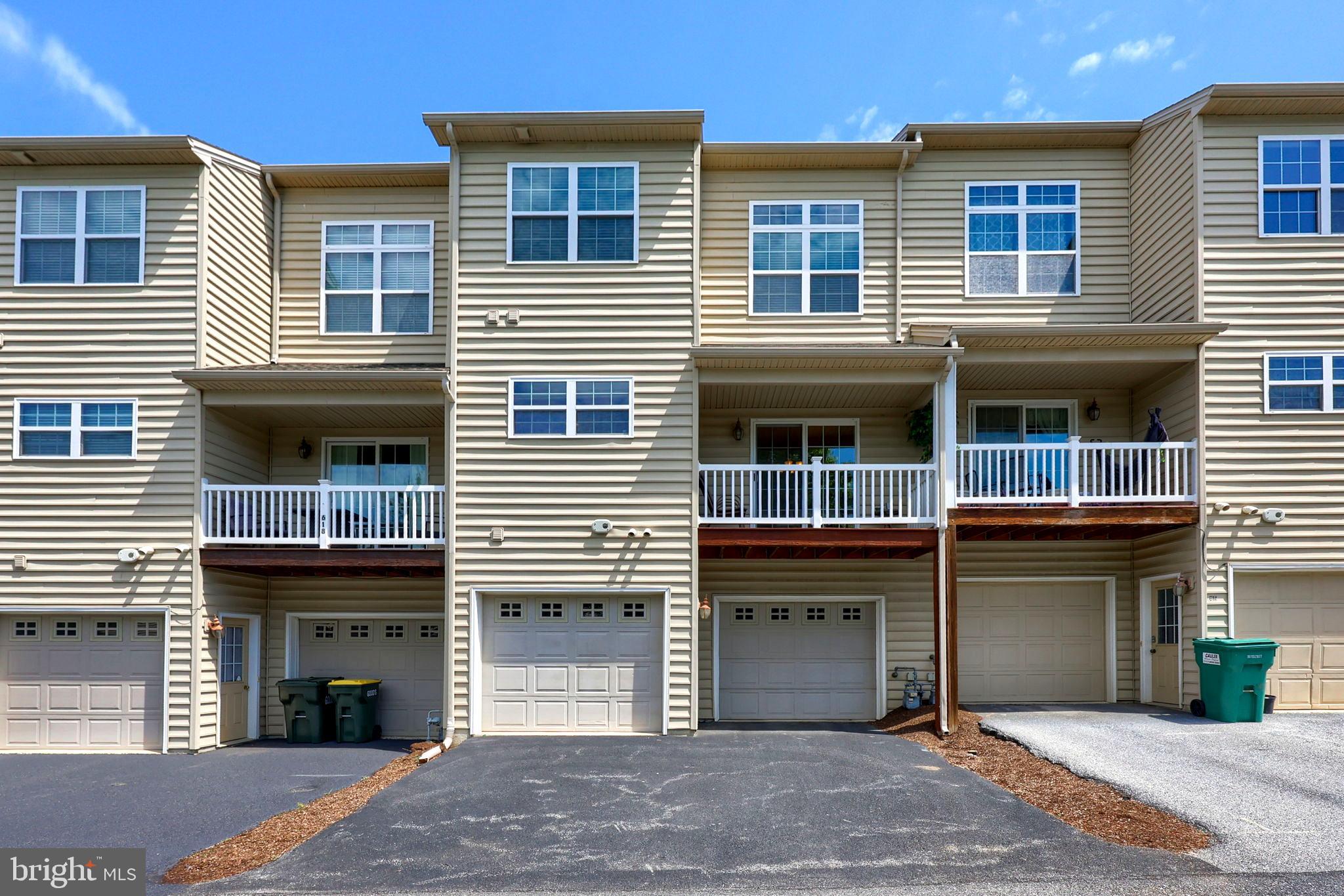 RICHMOND SQUARE - Residential