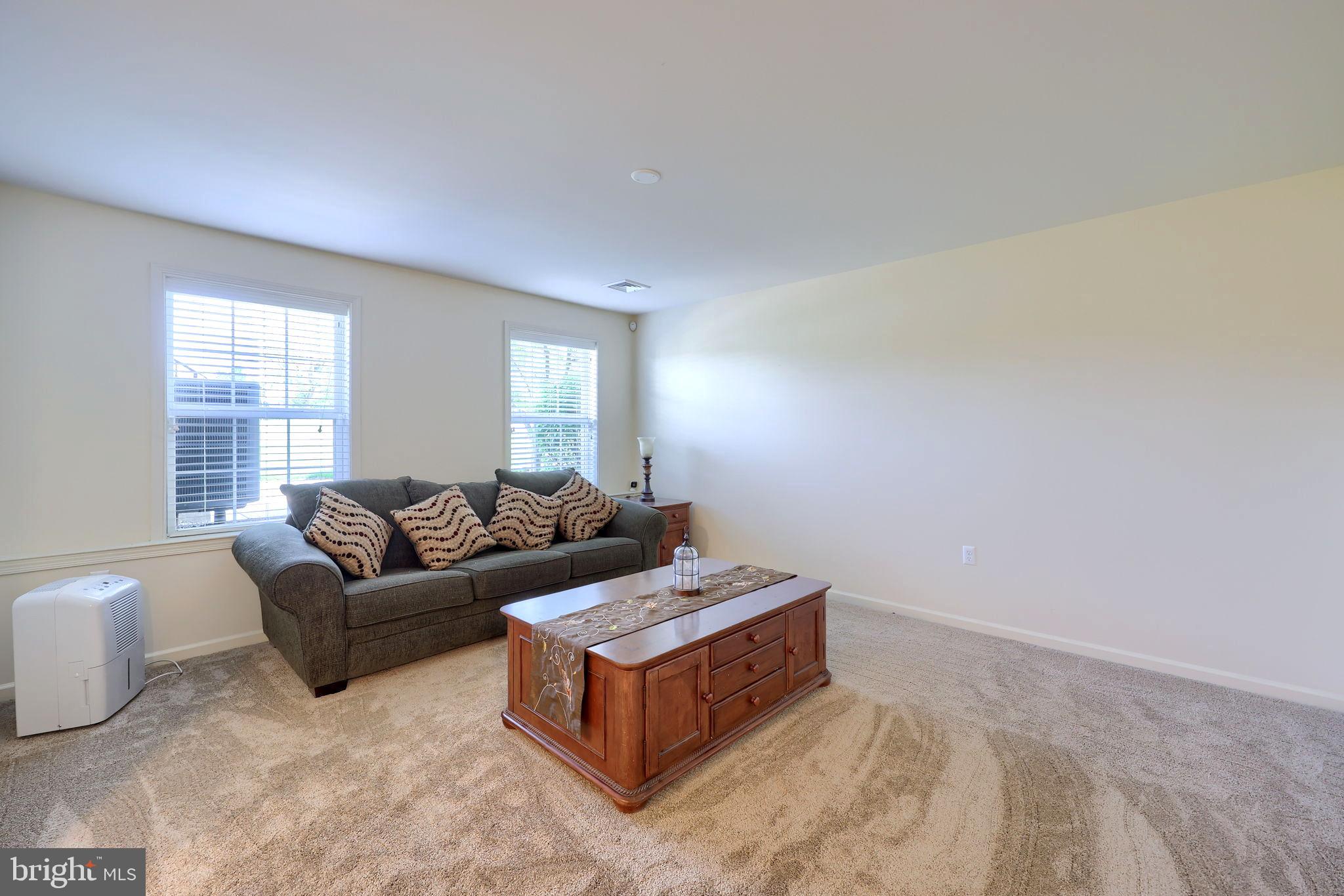 RICHMOND SQUARE - Residential