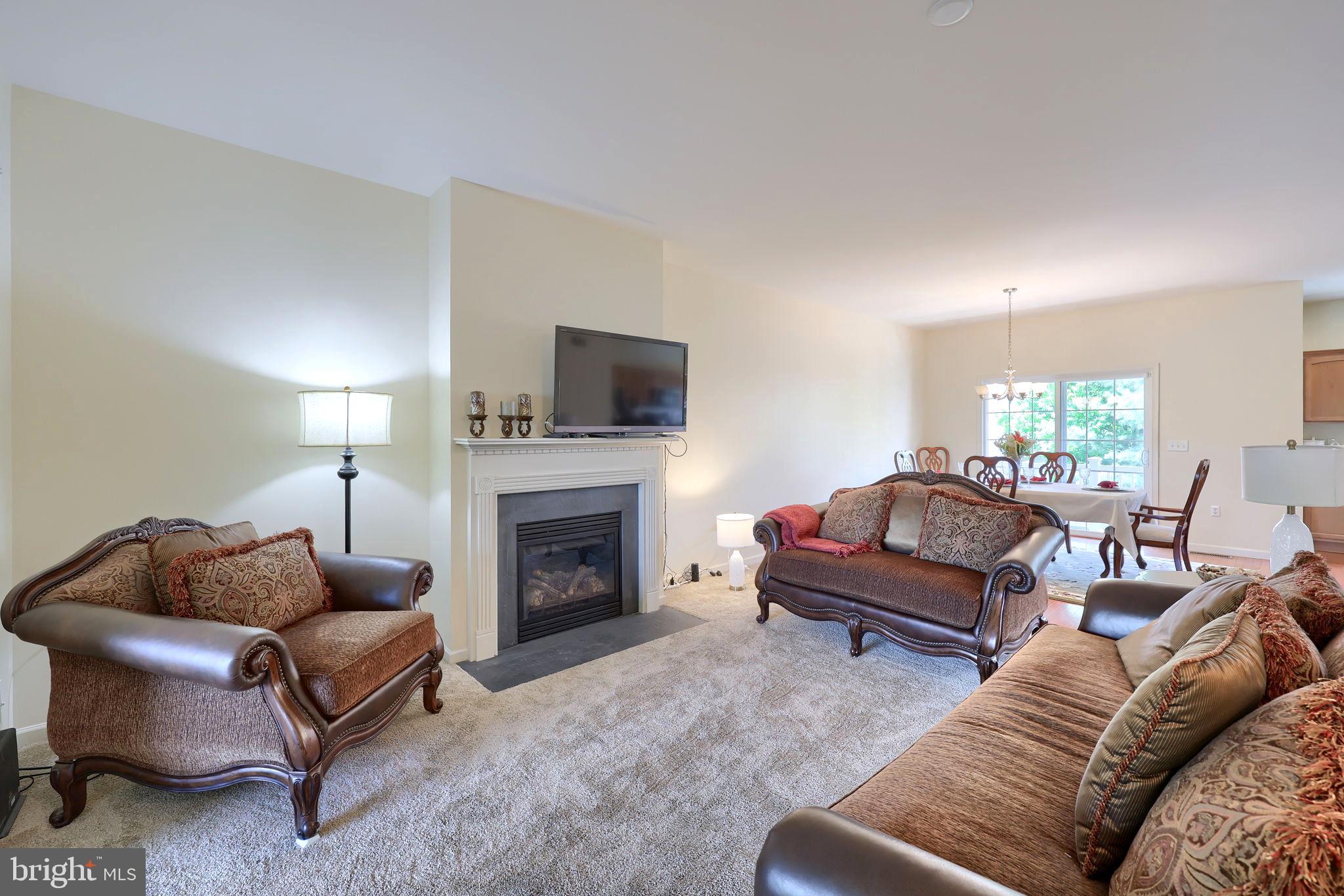 RICHMOND SQUARE - Residential