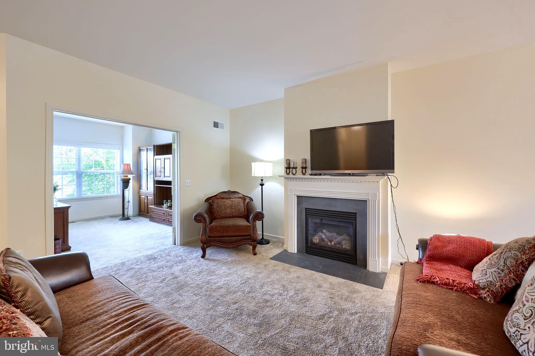 RICHMOND SQUARE - Residential