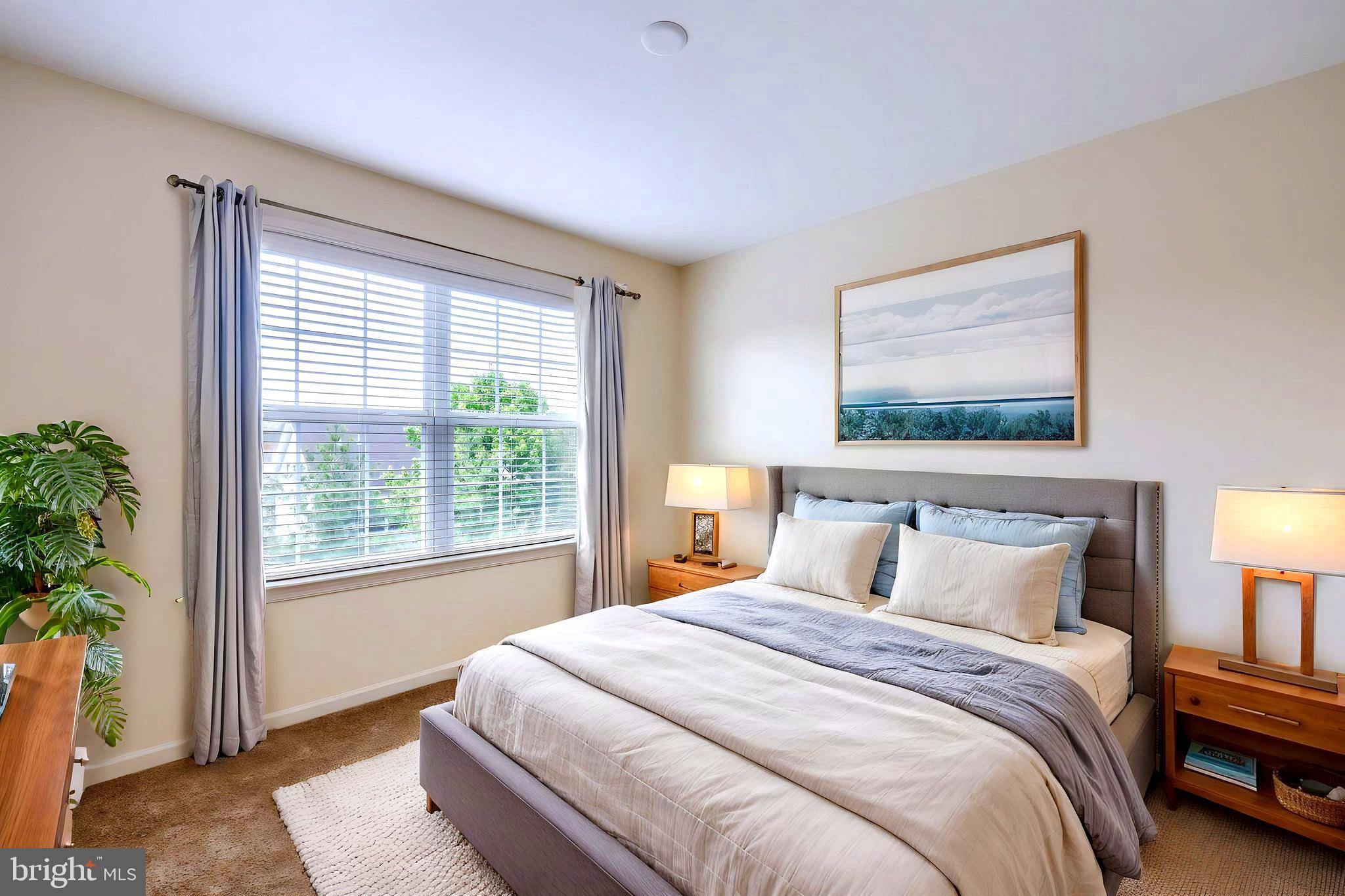 RICHMOND SQUARE - Residential