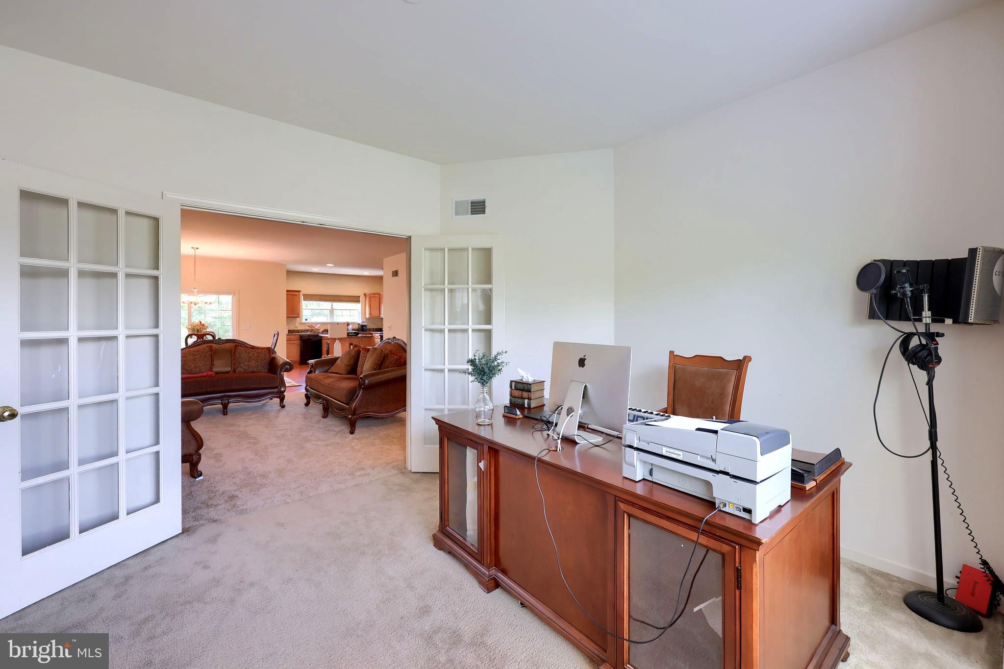 RICHMOND SQUARE - Residential