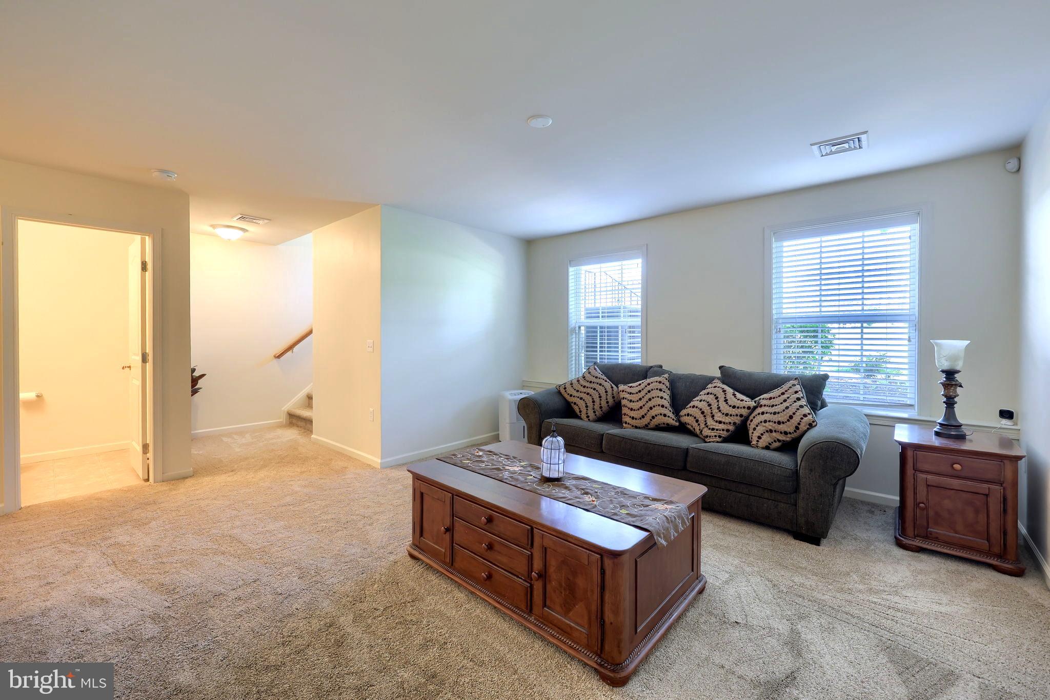 RICHMOND SQUARE - Residential