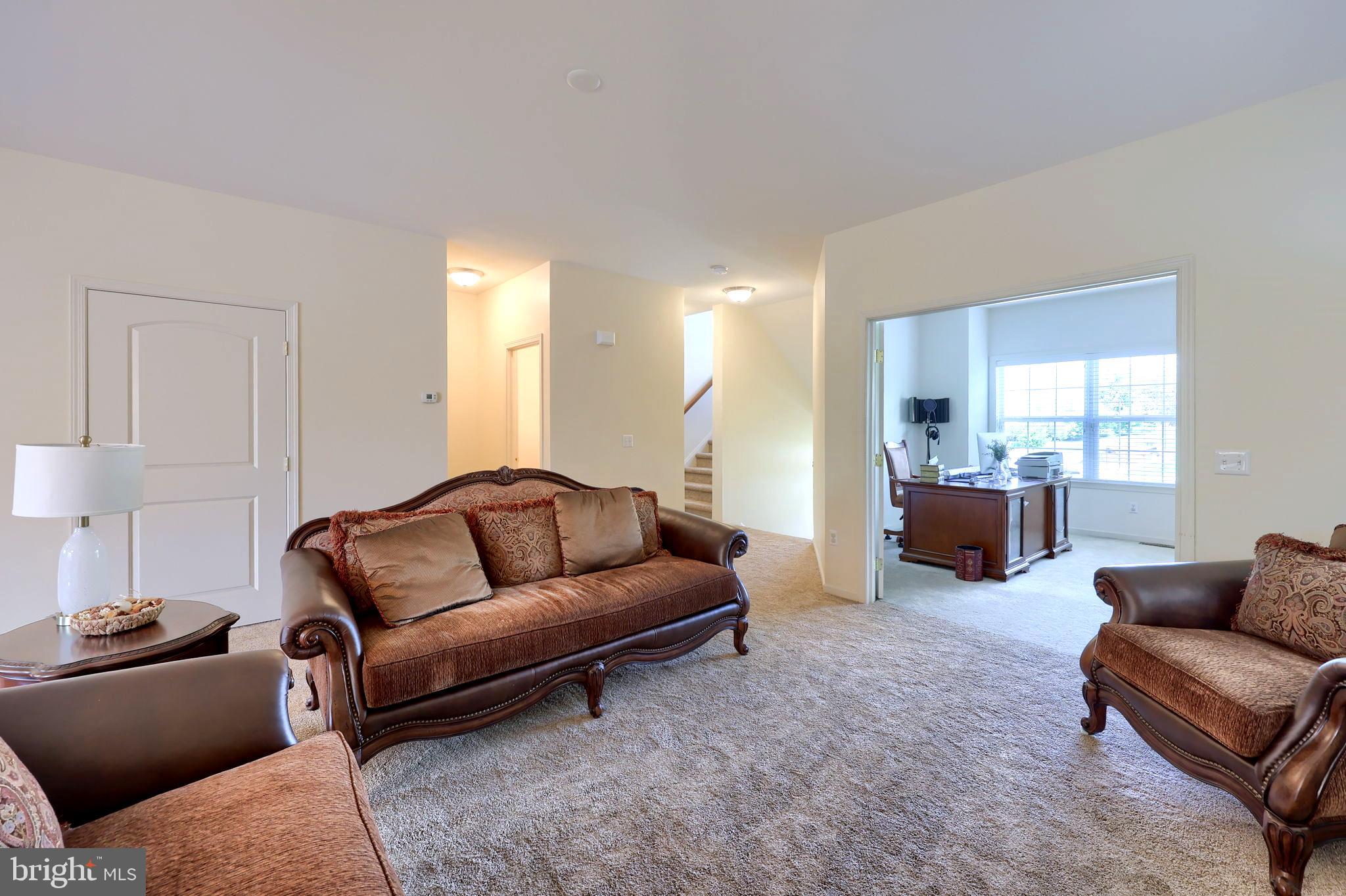 RICHMOND SQUARE - Residential