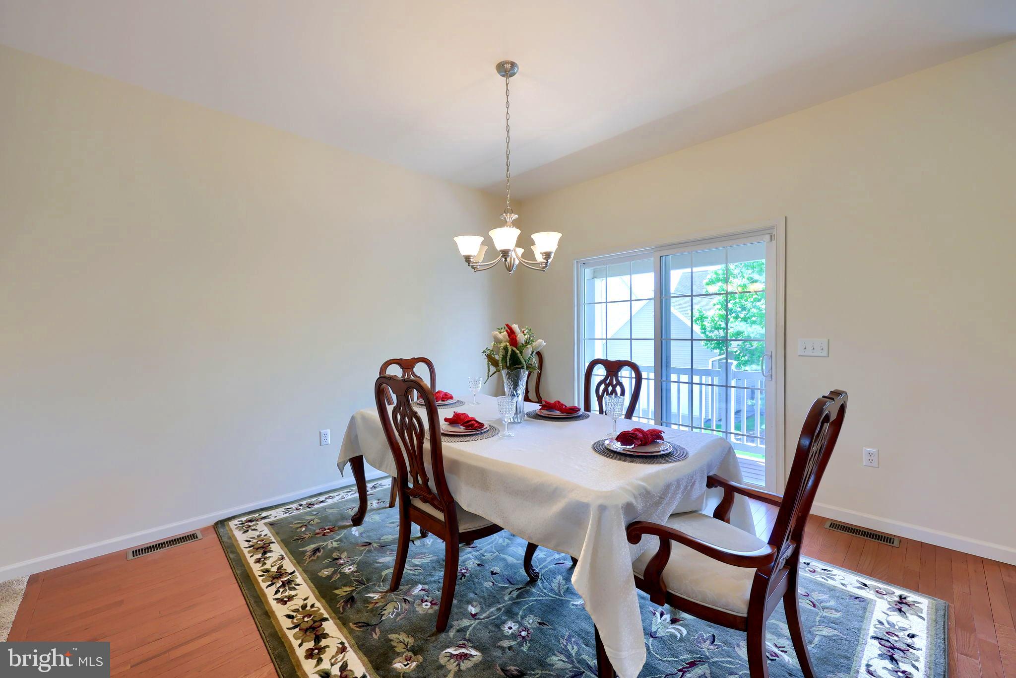 RICHMOND SQUARE - Residential