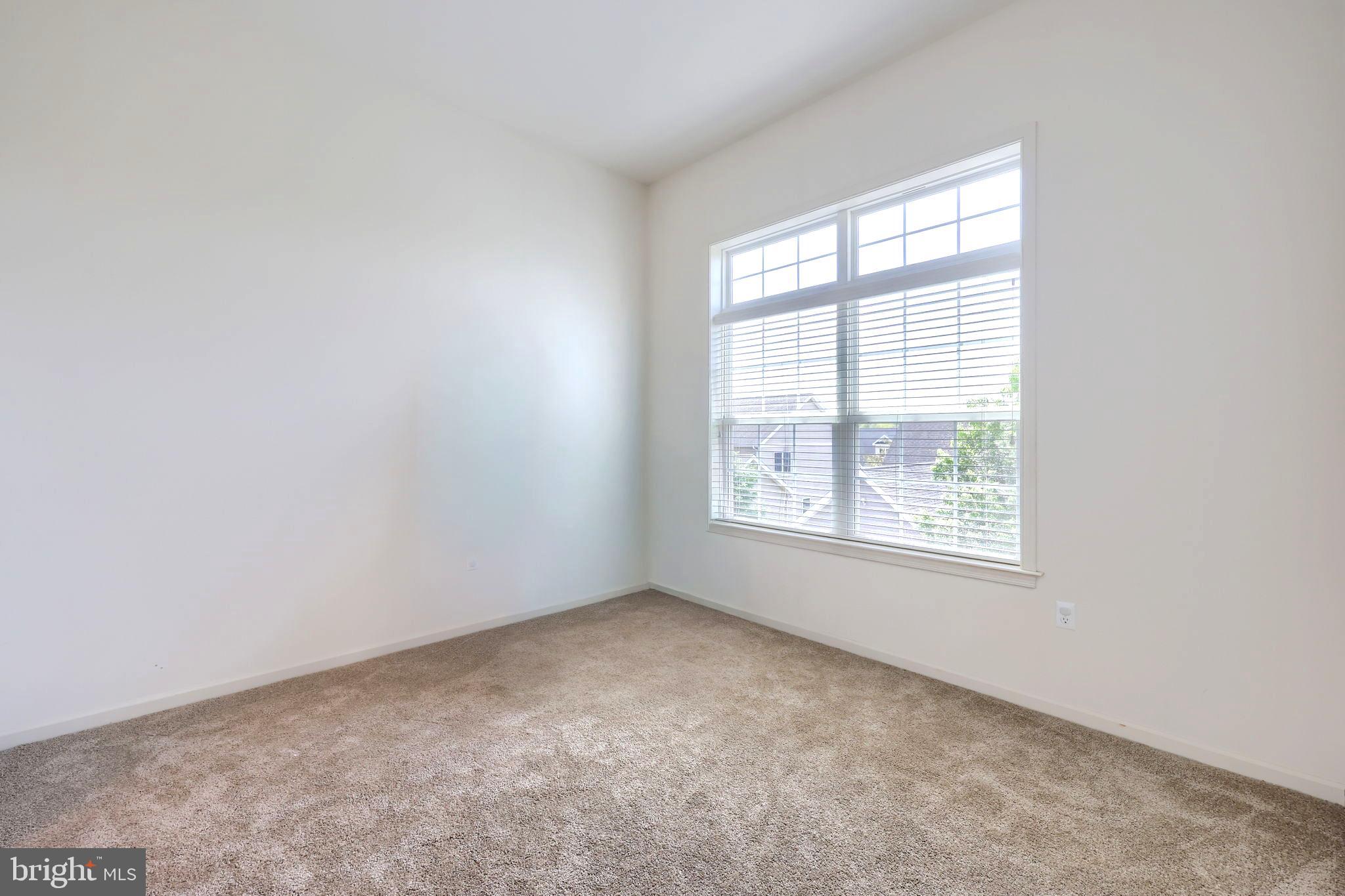 RICHMOND SQUARE - Residential