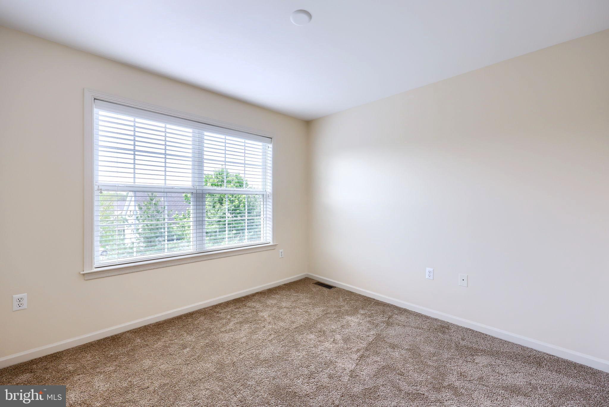 RICHMOND SQUARE - Residential