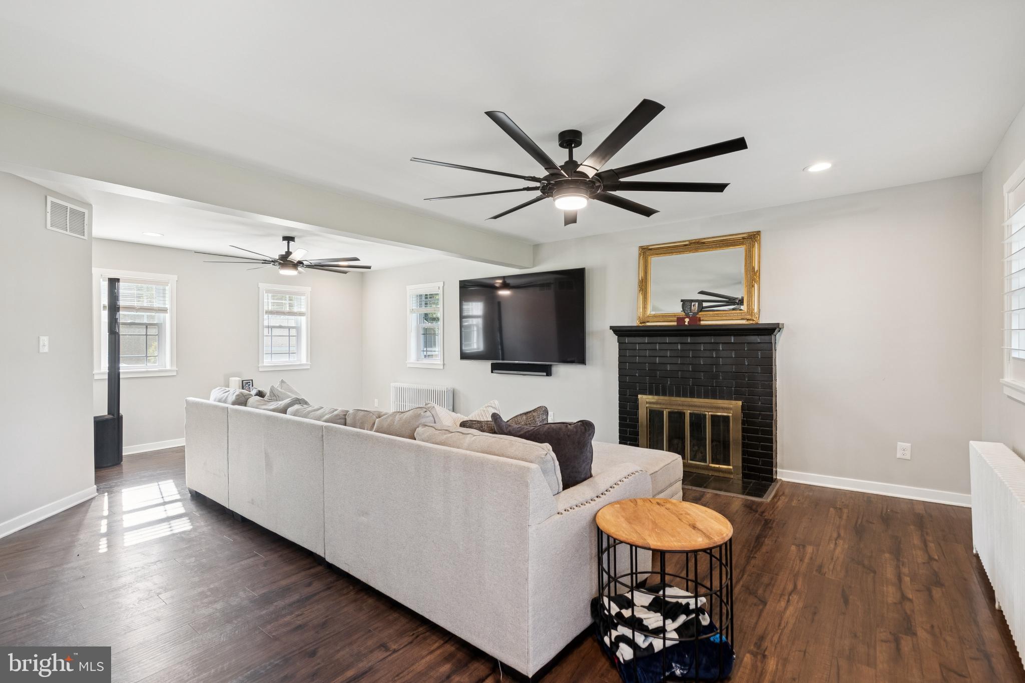 509 MANTUA BOULEVARD