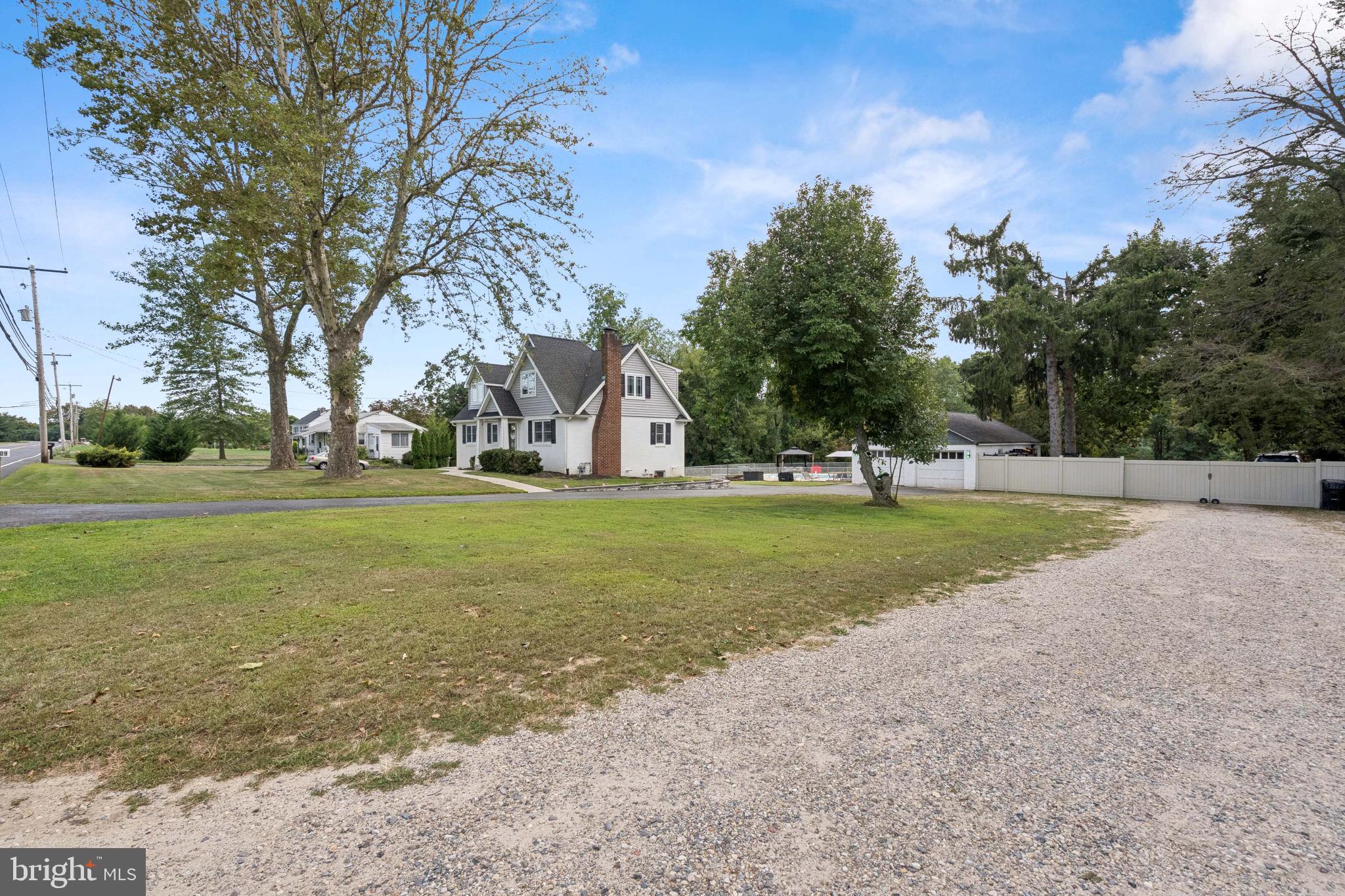 509 MANTUA BOULEVARD