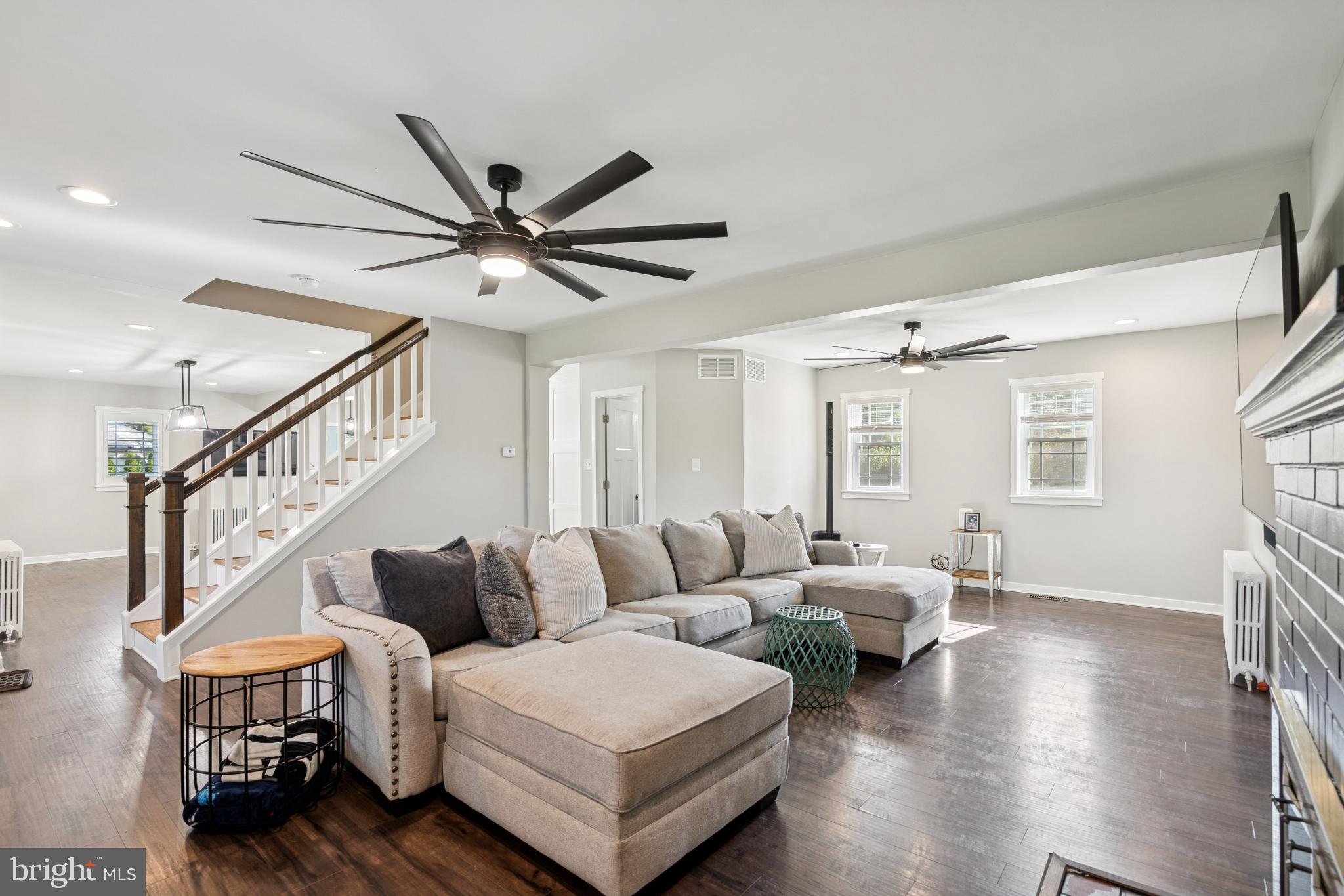 509 MANTUA BOULEVARD