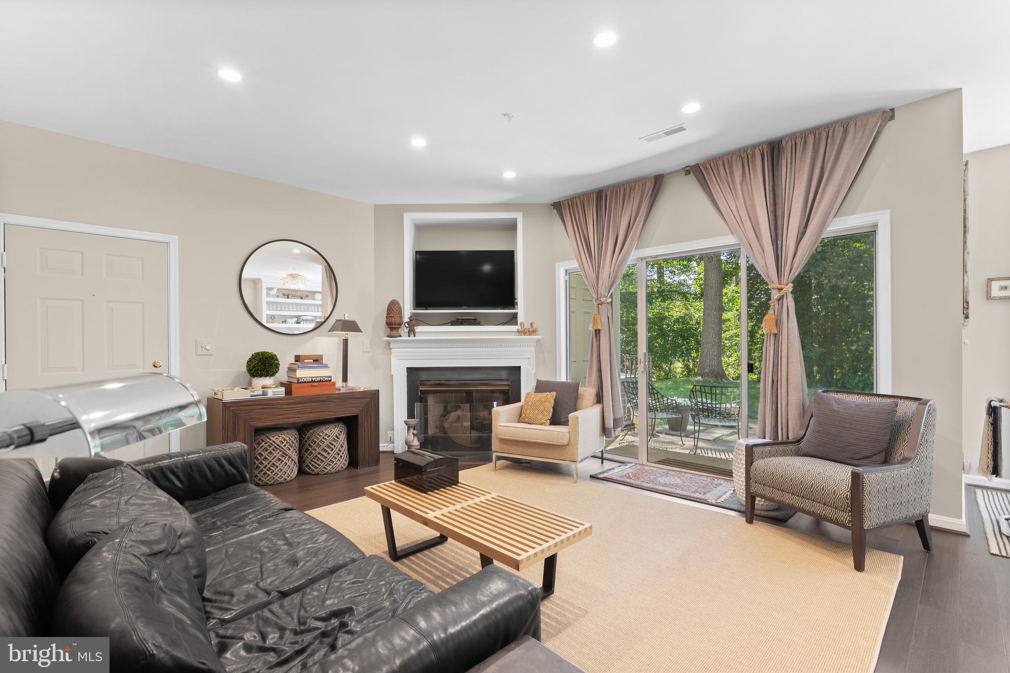 FAIRWAYS BAY HILLS CONDOMINIUMS - Residential