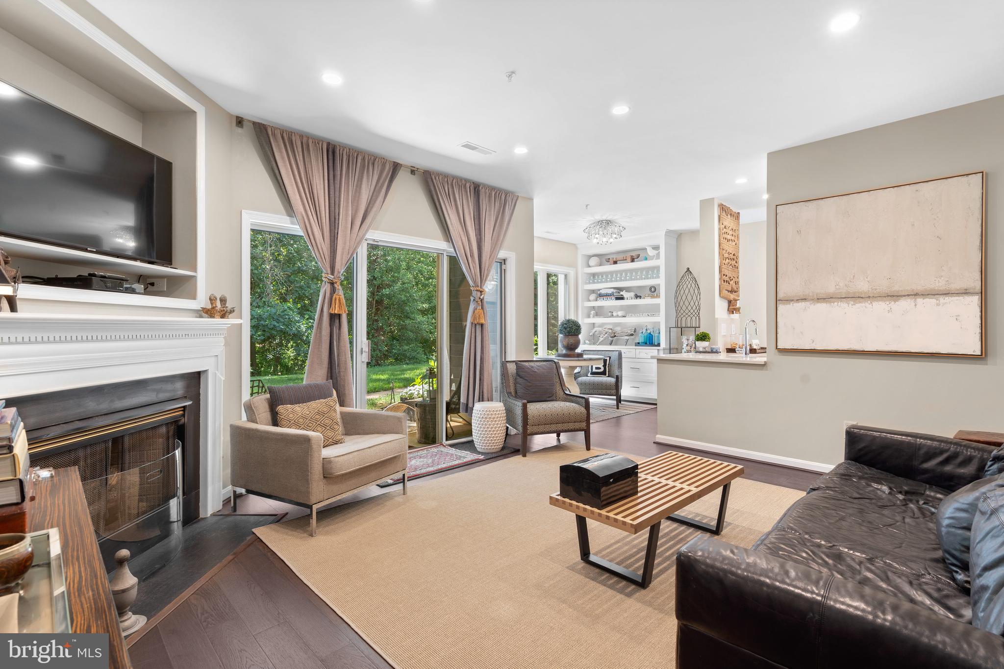FAIRWAYS BAY HILLS CONDOMINIUMS - Residential
