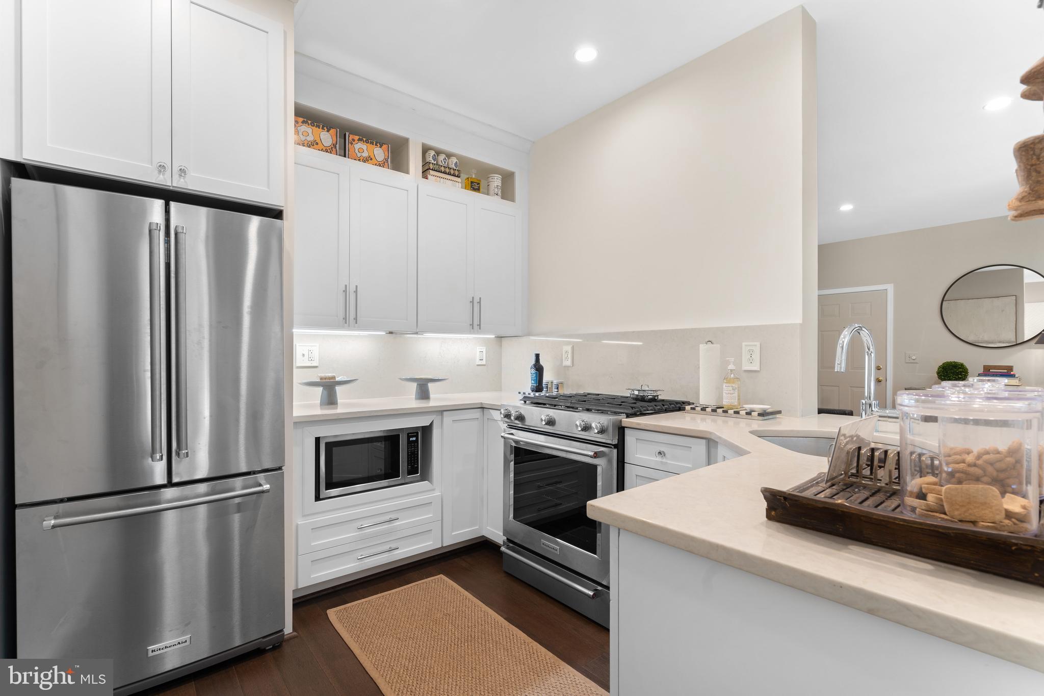 FAIRWAYS BAY HILLS CONDOMINIUMS - Residential