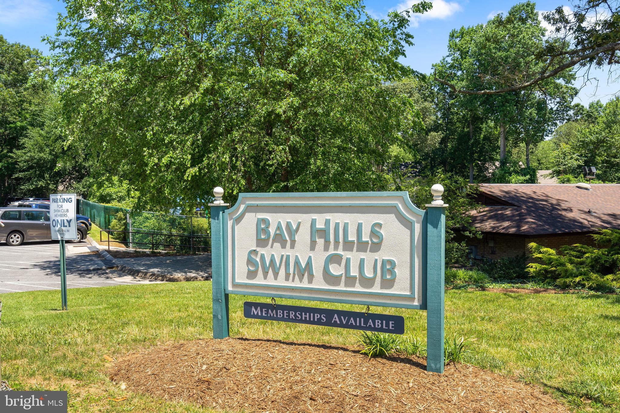 FAIRWAYS BAY HILLS CONDOMINIUMS - Residential
