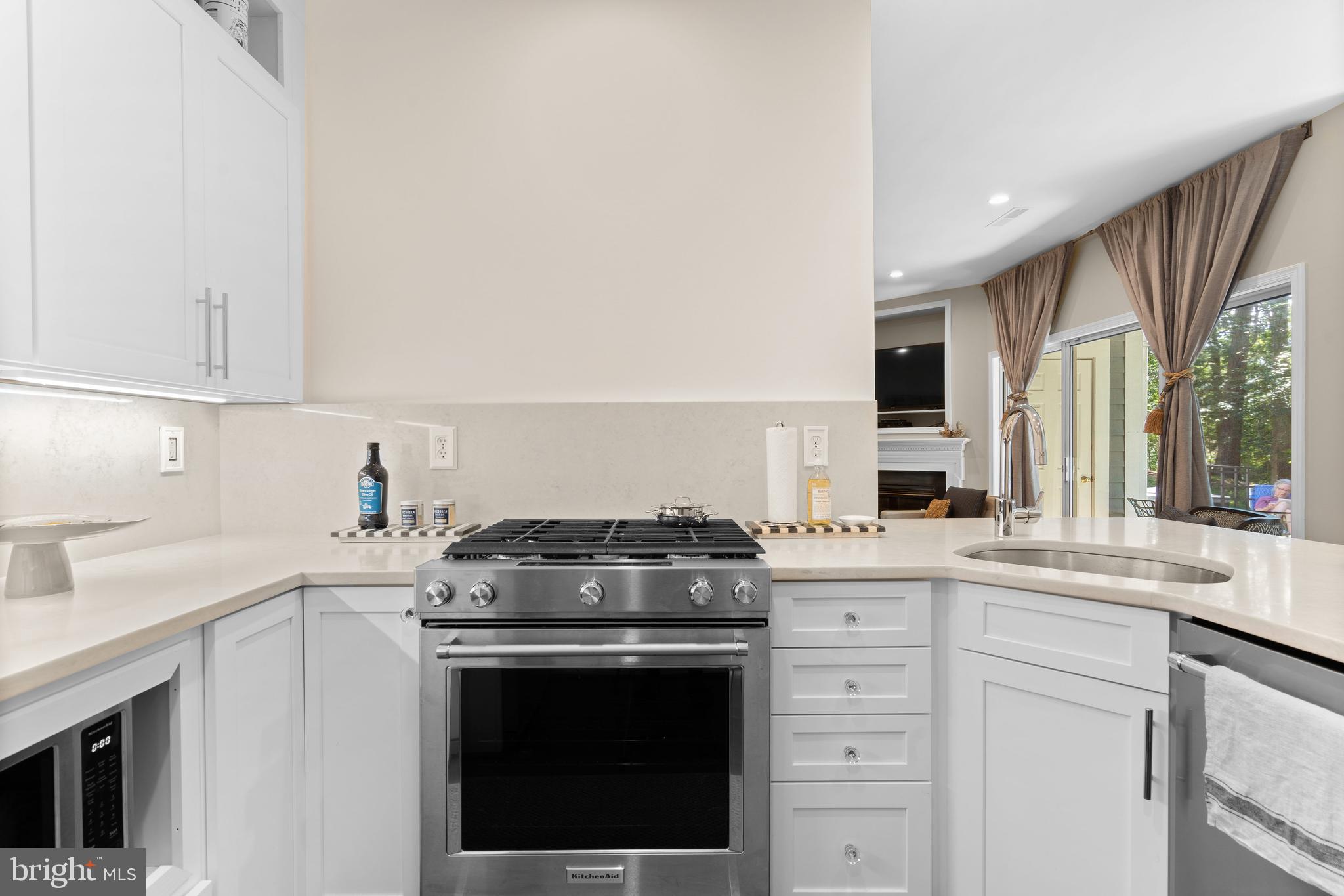 FAIRWAYS BAY HILLS CONDOMINIUMS - Residential
