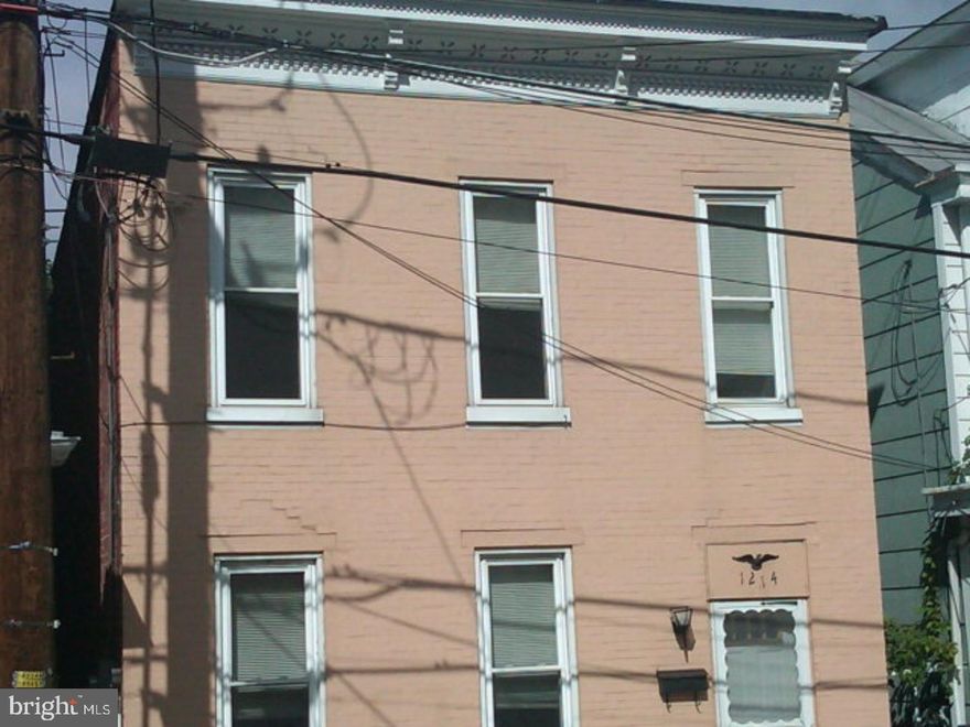 BANK OWNED HOME ALREADY PRICED FOR A QUICK SALE! THIS LARGE SINGLE ON WEST NORWEGIAN STREET, FEATURES A MODERN KITCHEN, SPACIOUS LIVING ROOM AND DINING ROOM. THREE NICE SIZED BEDROOMS, THE MASTER BEDROOM HAS A LARGE WALK-IN CLOSET NEXT TO IT. 200 AMP ELECTRIC, GAS FURNACE AND TOASTY GAS STEAM HEAT. PLENTY OF ON STREET PARKING.  Mailing Address Continued: Pottsville  Color: Beige  Amp: 200