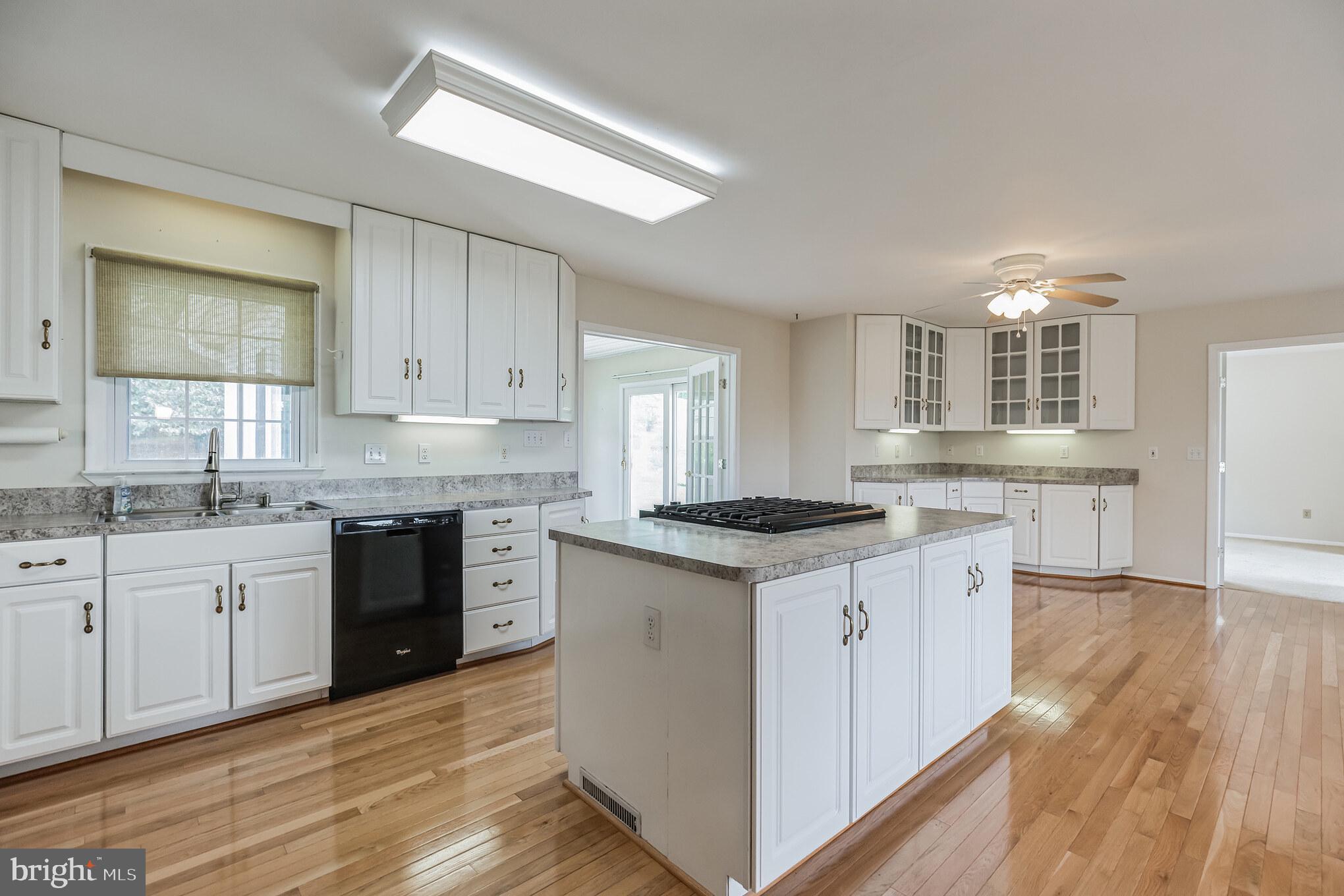 BRETON BAY ESTATES - Residential