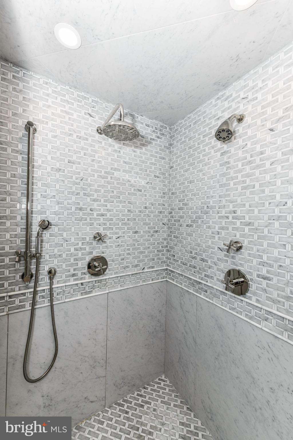 HICKORY CREEK - Residential