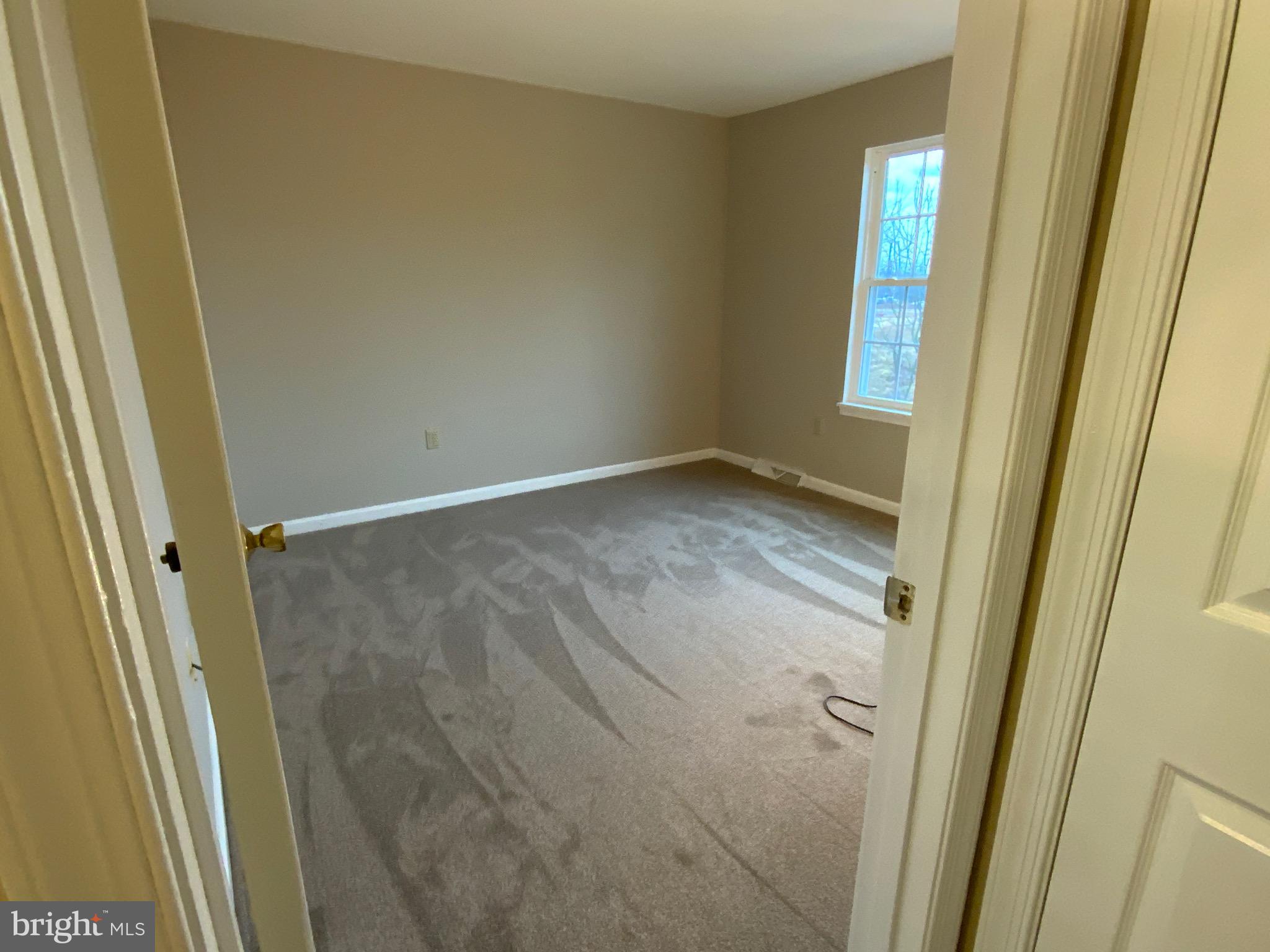 SPRING KNOLL - Residential