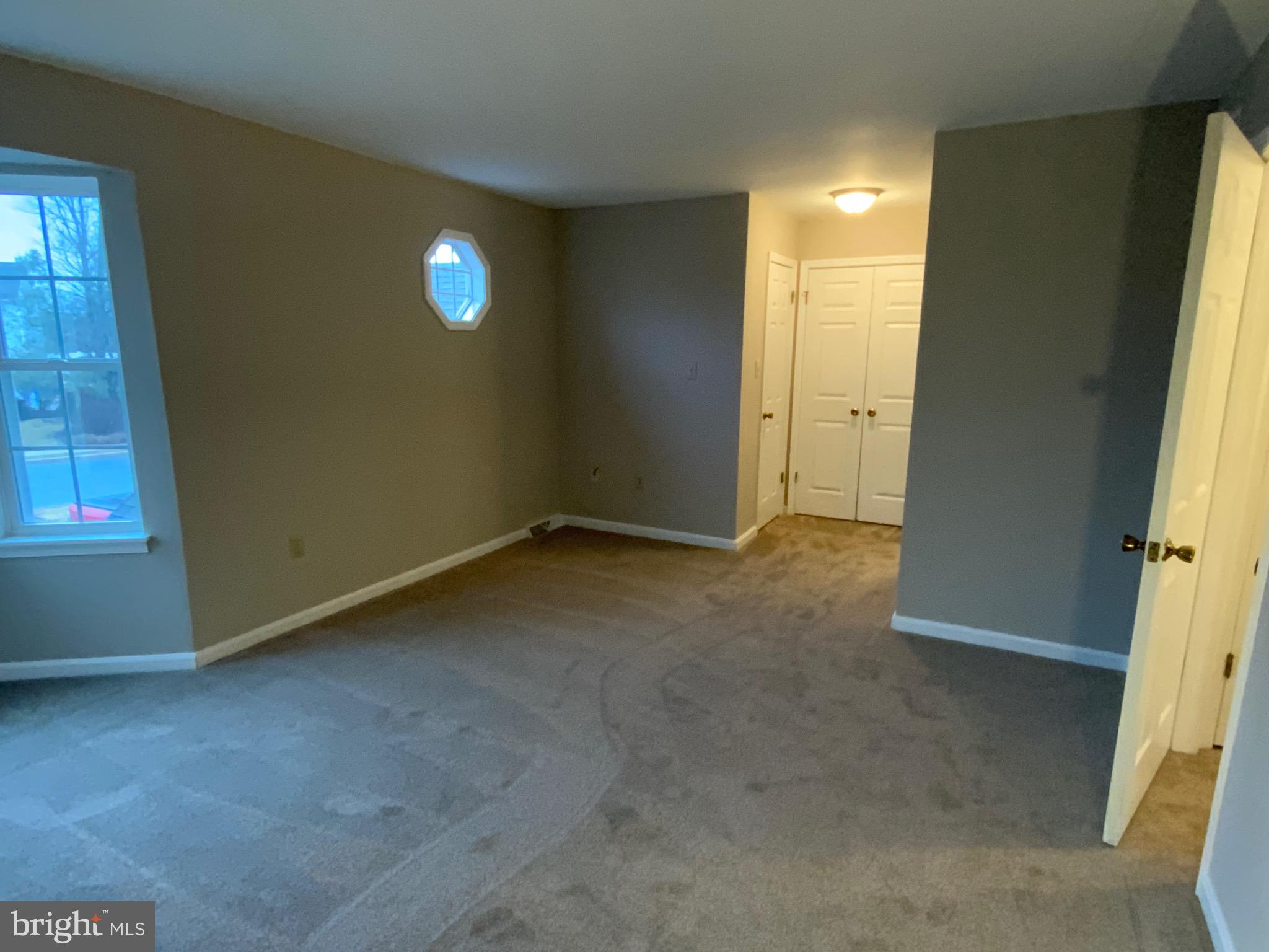 SPRING KNOLL - Residential