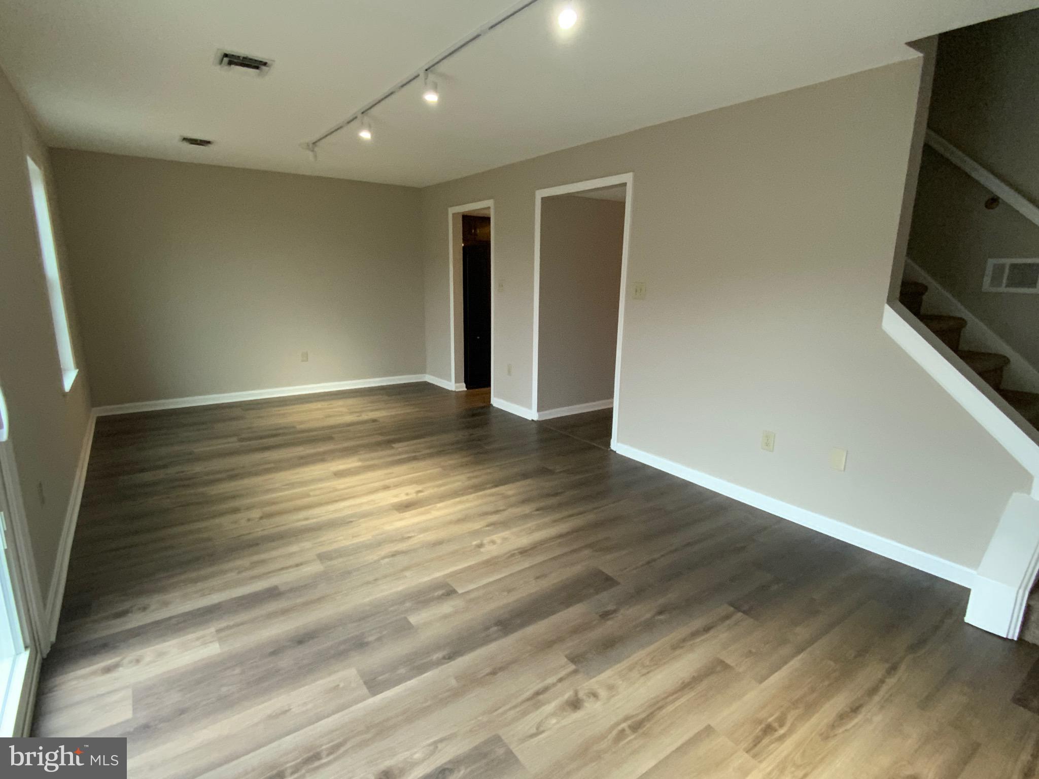 SPRING KNOLL - Residential