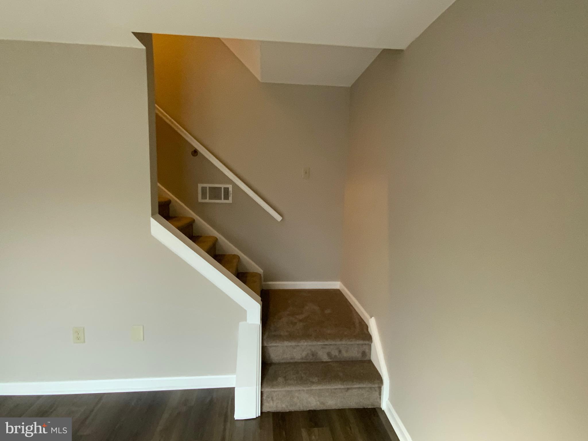 SPRING KNOLL - Residential