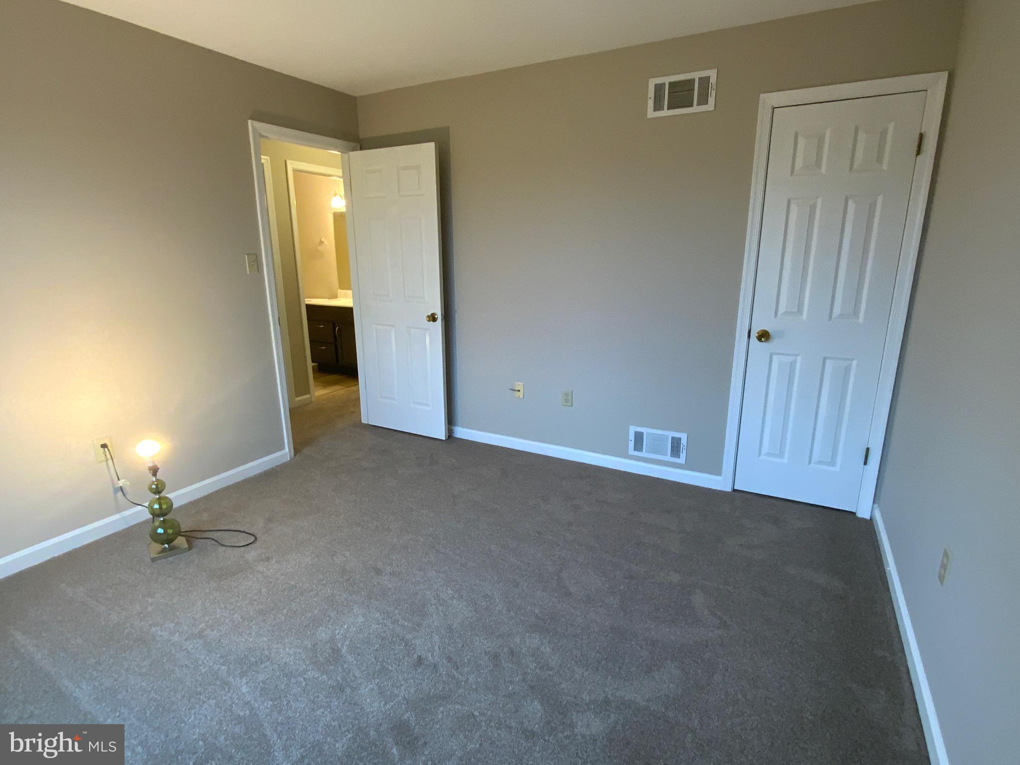 SPRING KNOLL - Residential