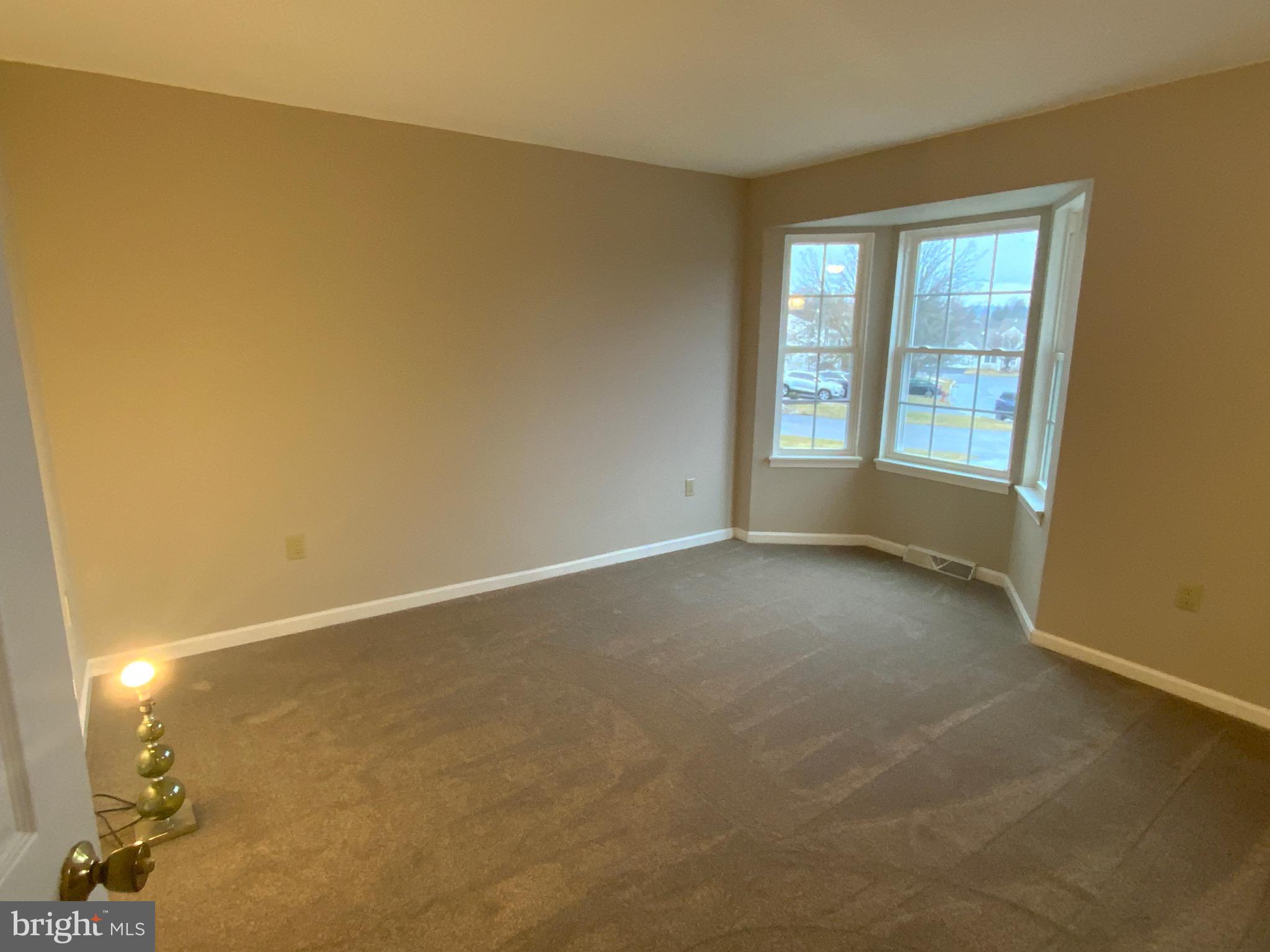 SPRING KNOLL - Residential