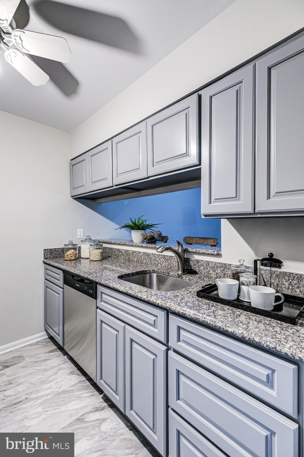 CROMWELL FOUNTAIN - Residential