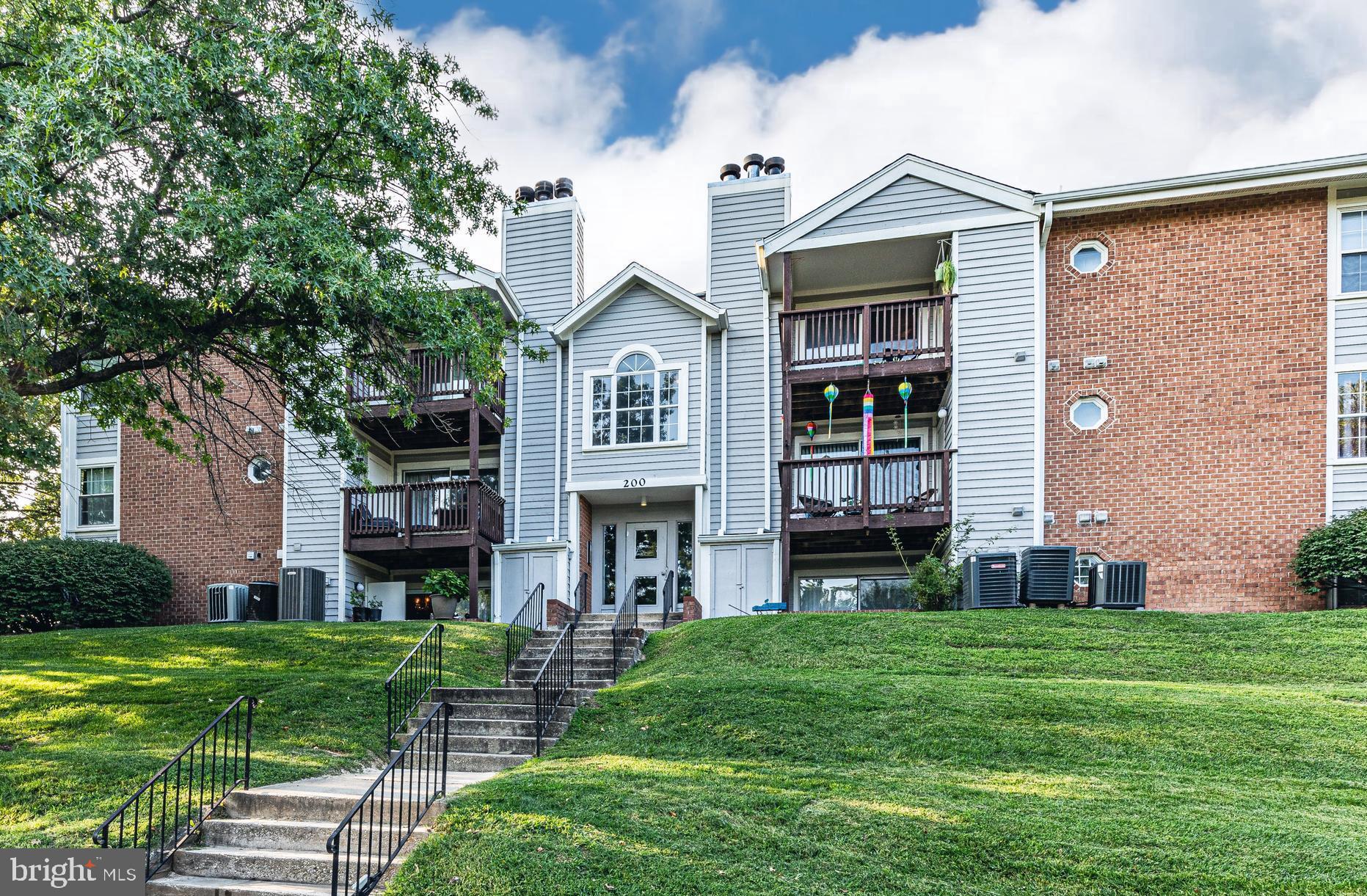 CROMWELL FOUNTAIN - Residential