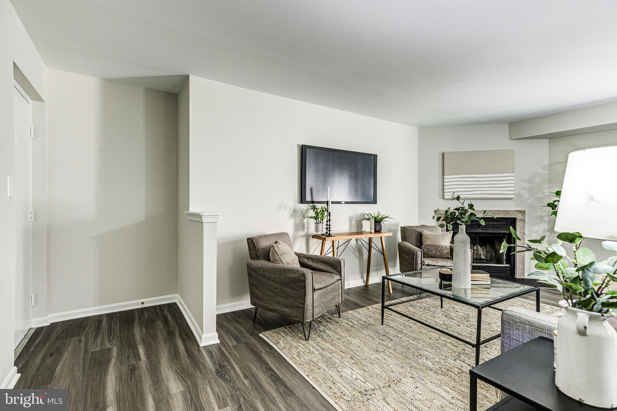 CROMWELL FOUNTAIN - Residential