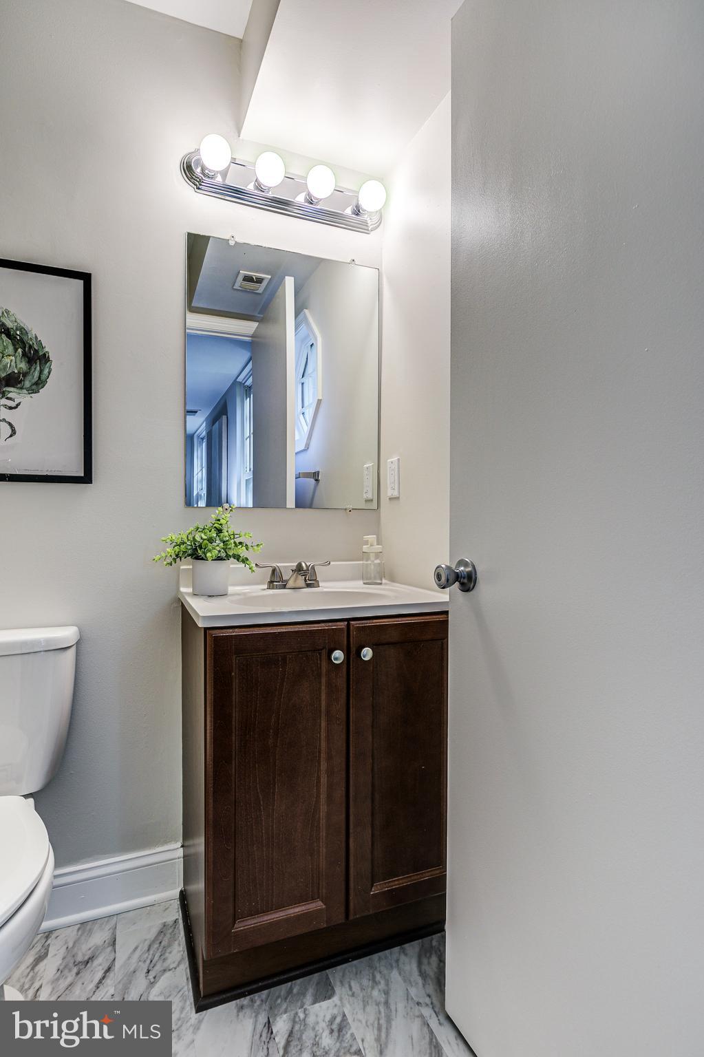 CROMWELL FOUNTAIN - Residential