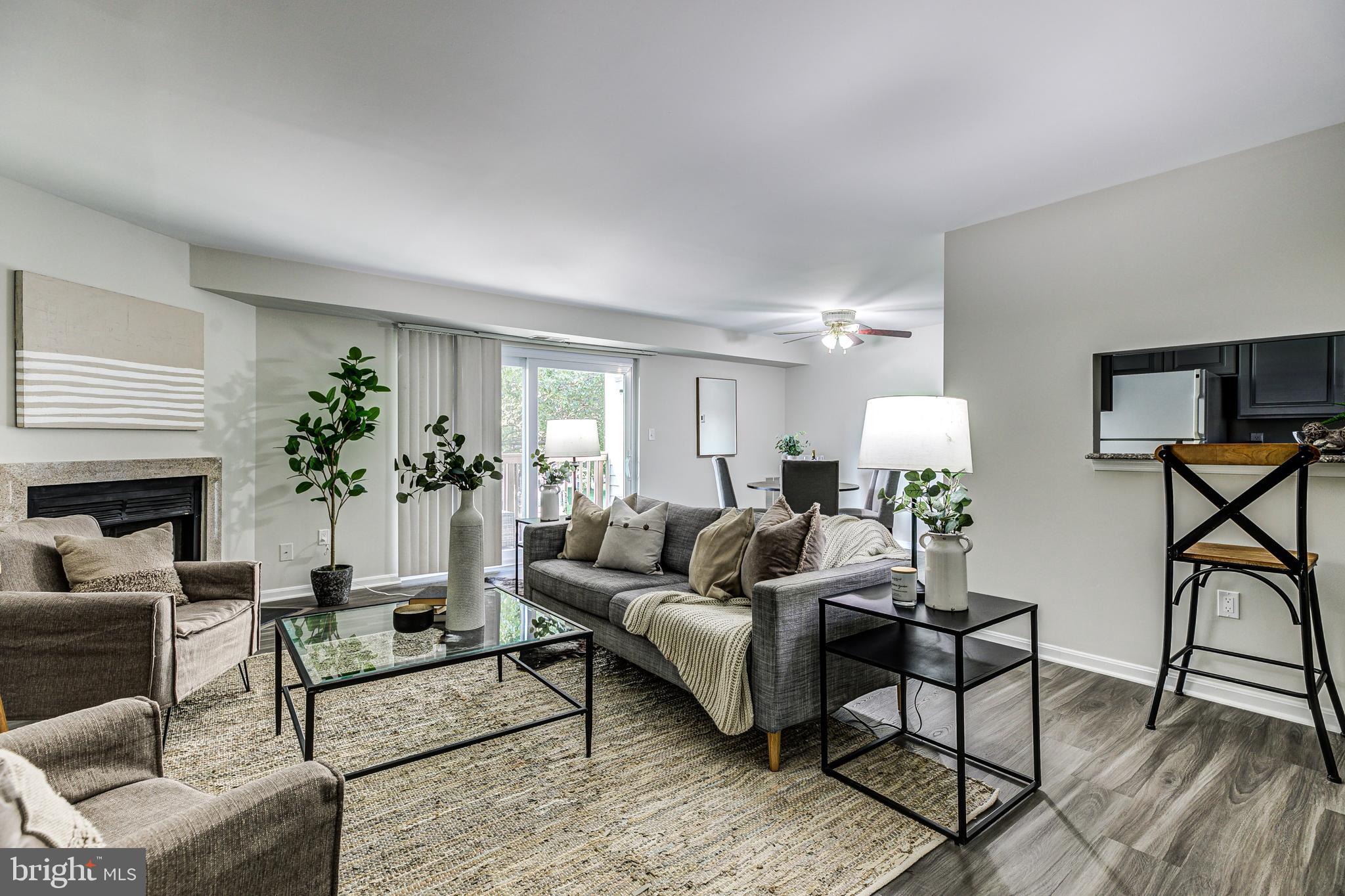 CROMWELL FOUNTAIN - Residential