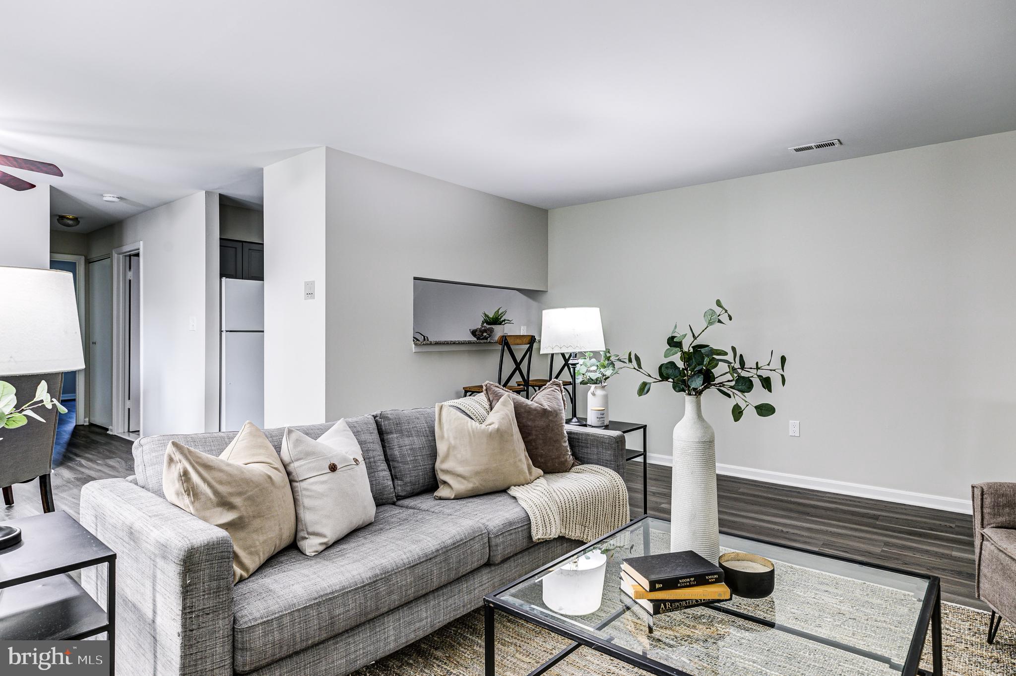 CROMWELL FOUNTAIN - Residential