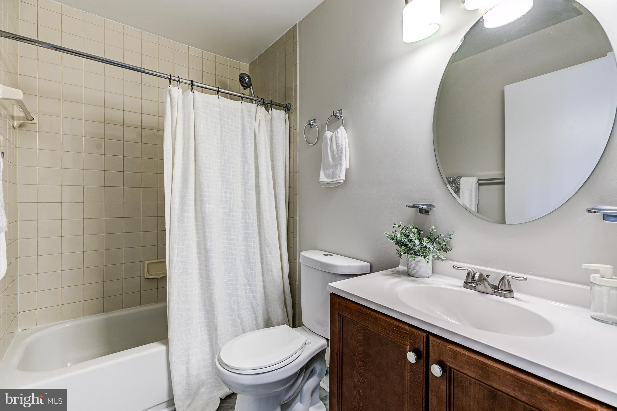 CROMWELL FOUNTAIN - Residential