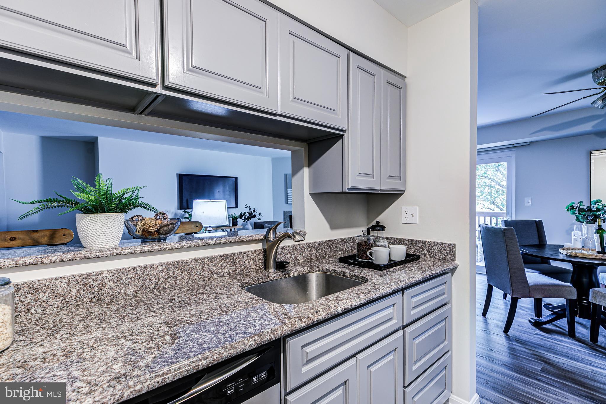 CROMWELL FOUNTAIN - Residential