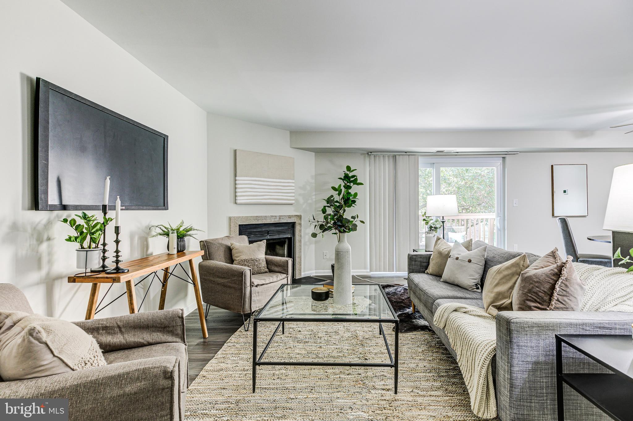 CROMWELL FOUNTAIN - Residential