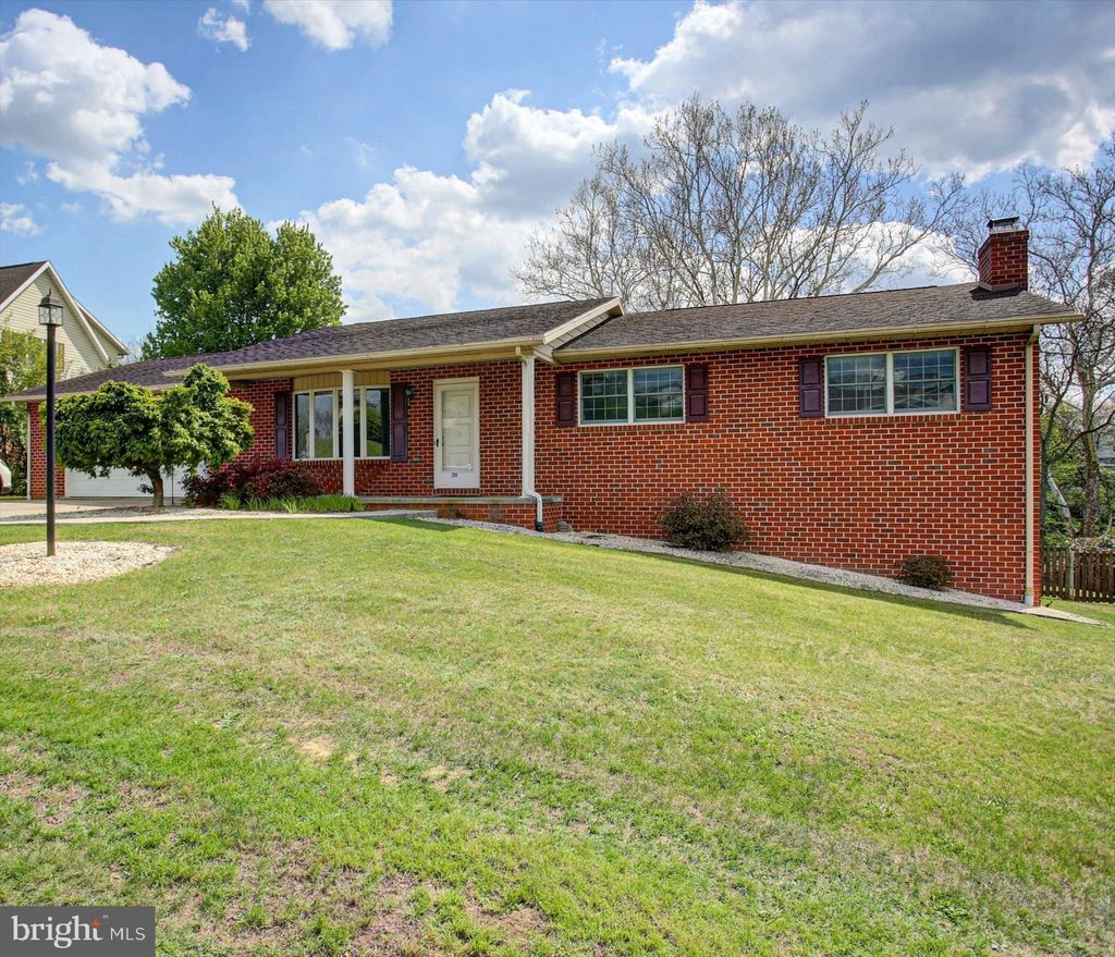Photo of 250 Jade Dr, CHAMBERSBURG, PA 17202 (MLS # PAFL2034232)