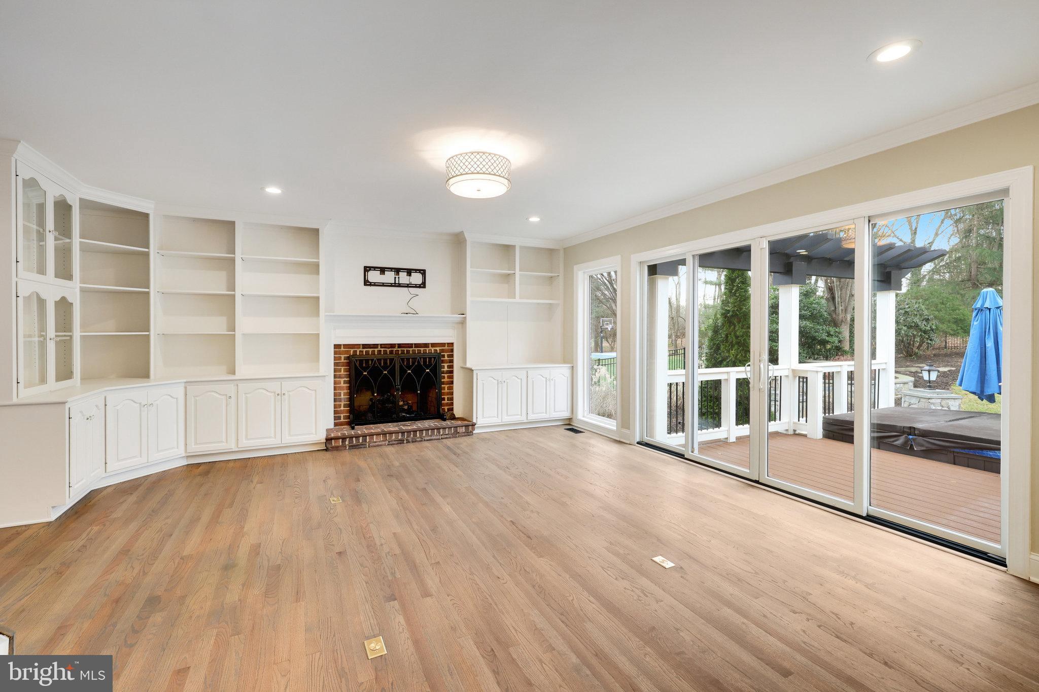 SPRING LAKE - Residential