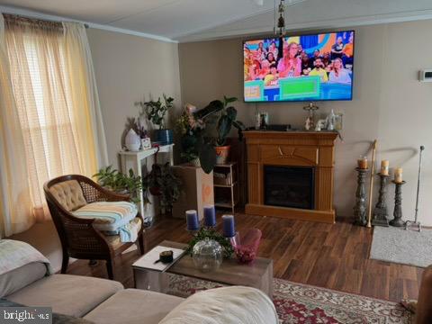 636 ROYAL CREST DRIVE
