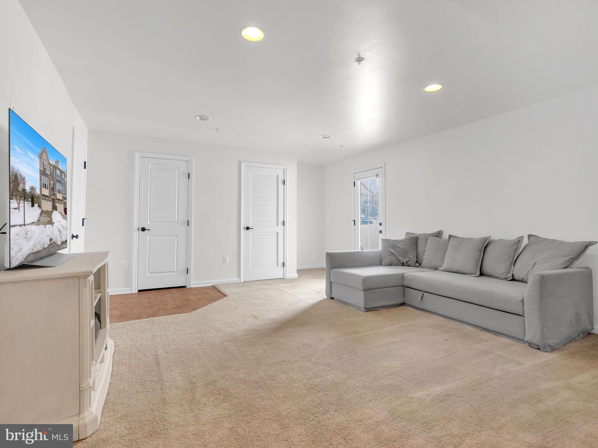 CREEKSIDE VILLAGE AT TANYARD SPRINGS - Residential