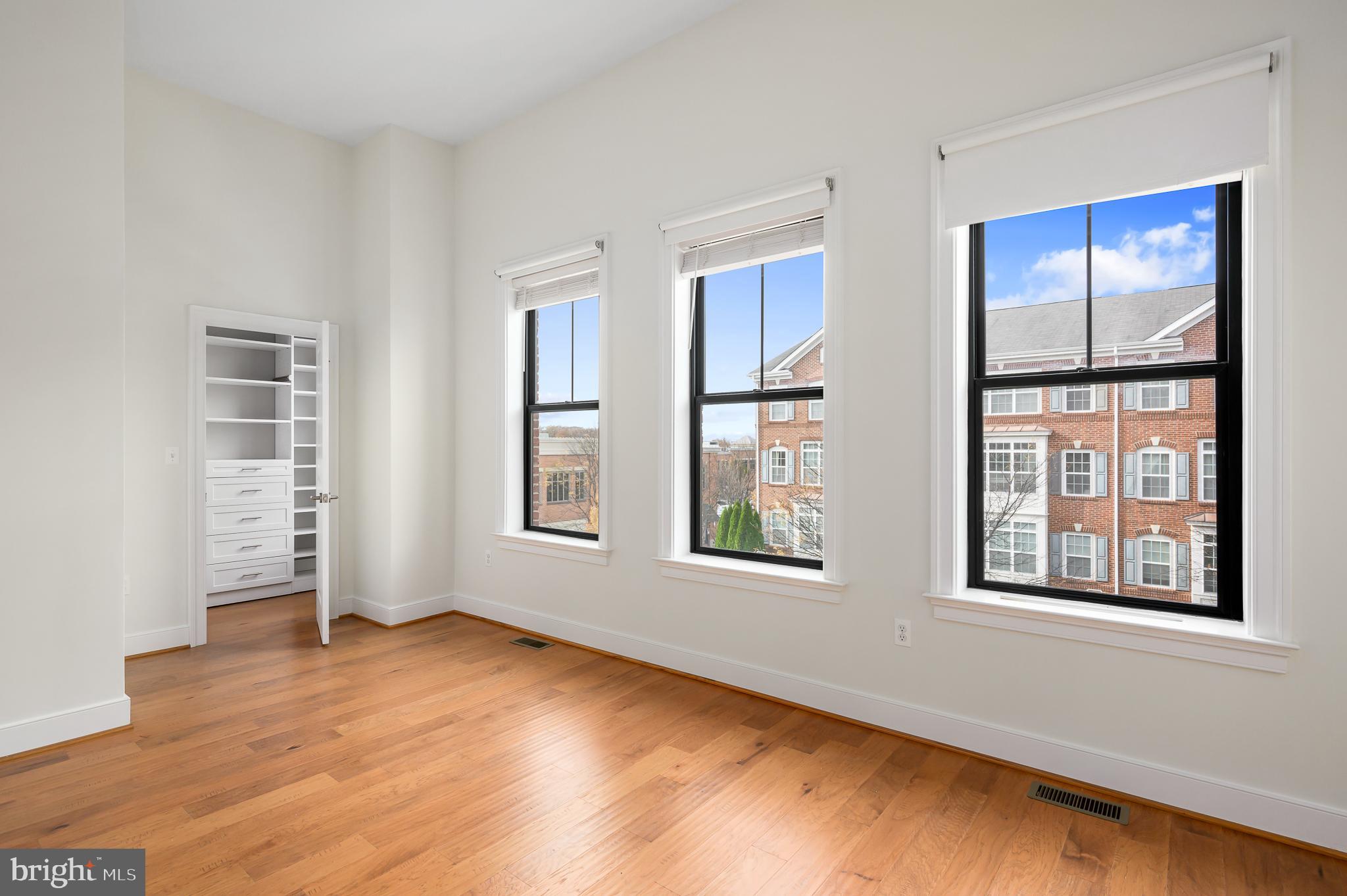 LANSDOWNE TOWN CENTER - Residential