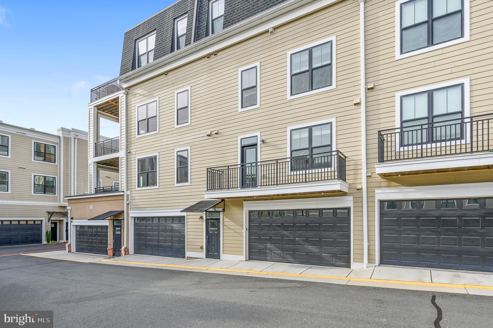 LANSDOWNE TOWN CENTER - Residential