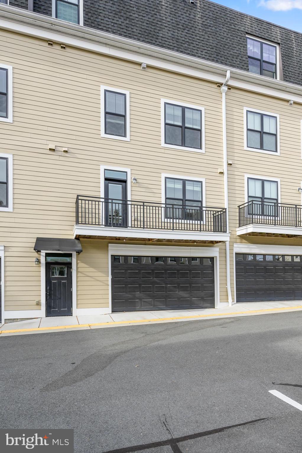 LANSDOWNE TOWN CENTER - Residential