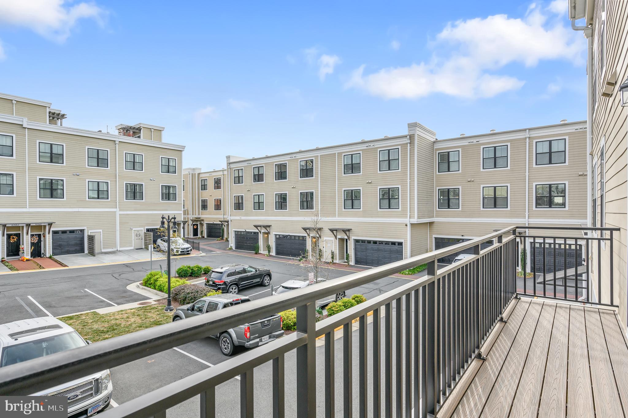 LANSDOWNE TOWN CENTER - Residential