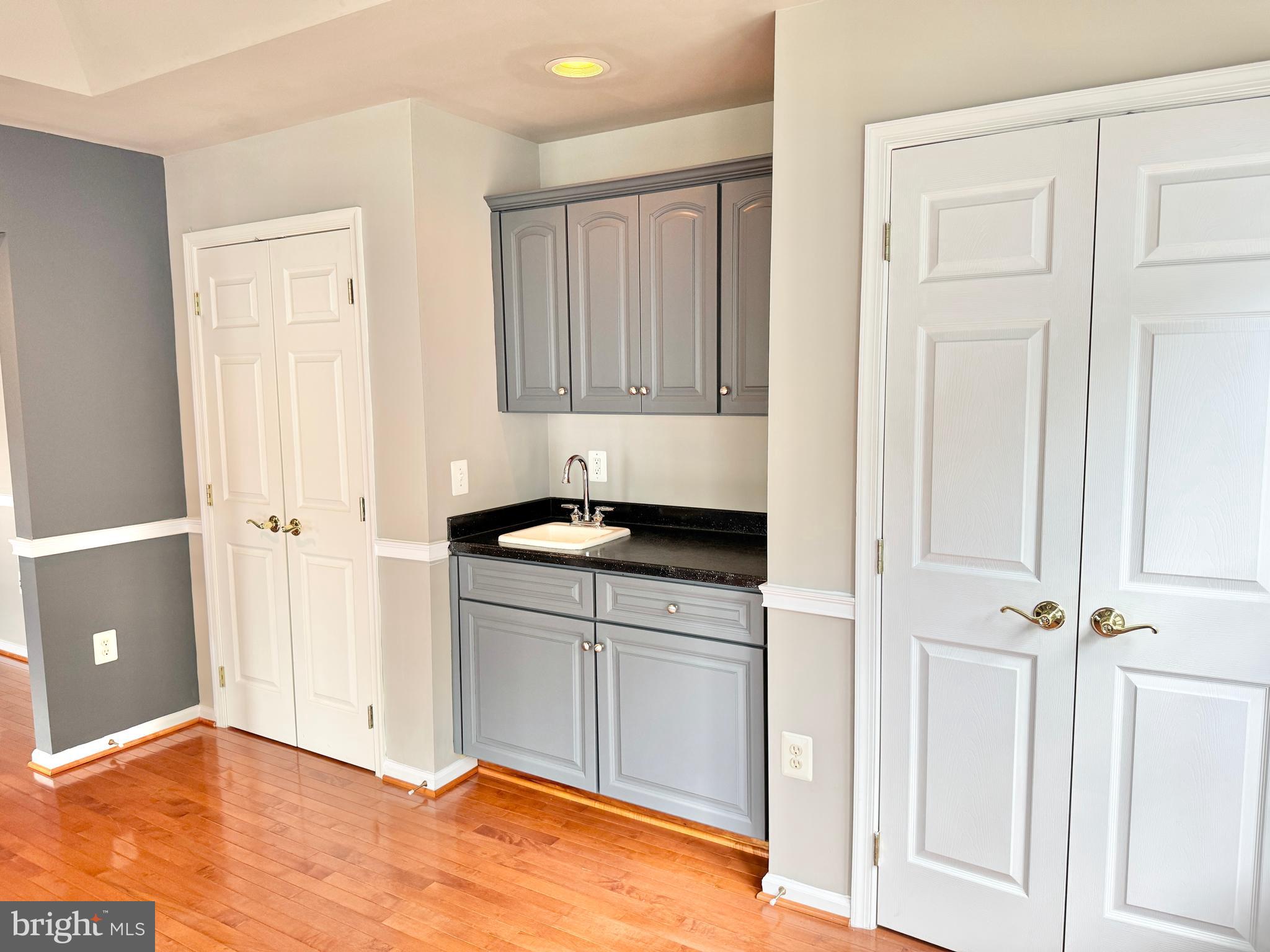 STONEWALL MANOR - Residential Lease