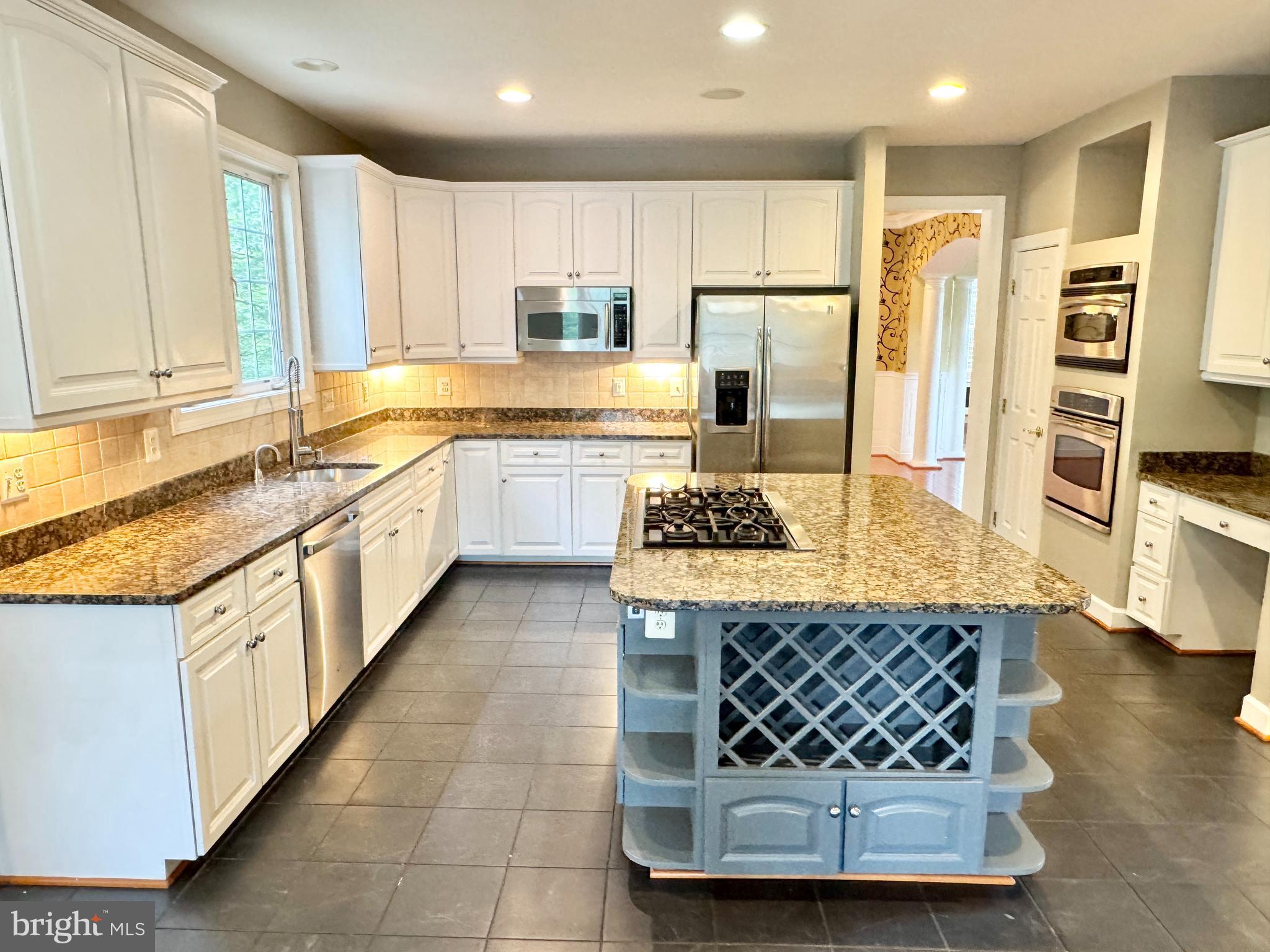 STONEWALL MANOR - Residential Lease