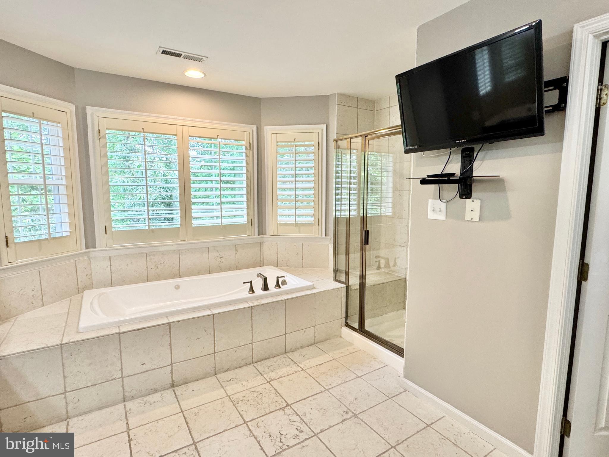 STONEWALL MANOR - Residential Lease