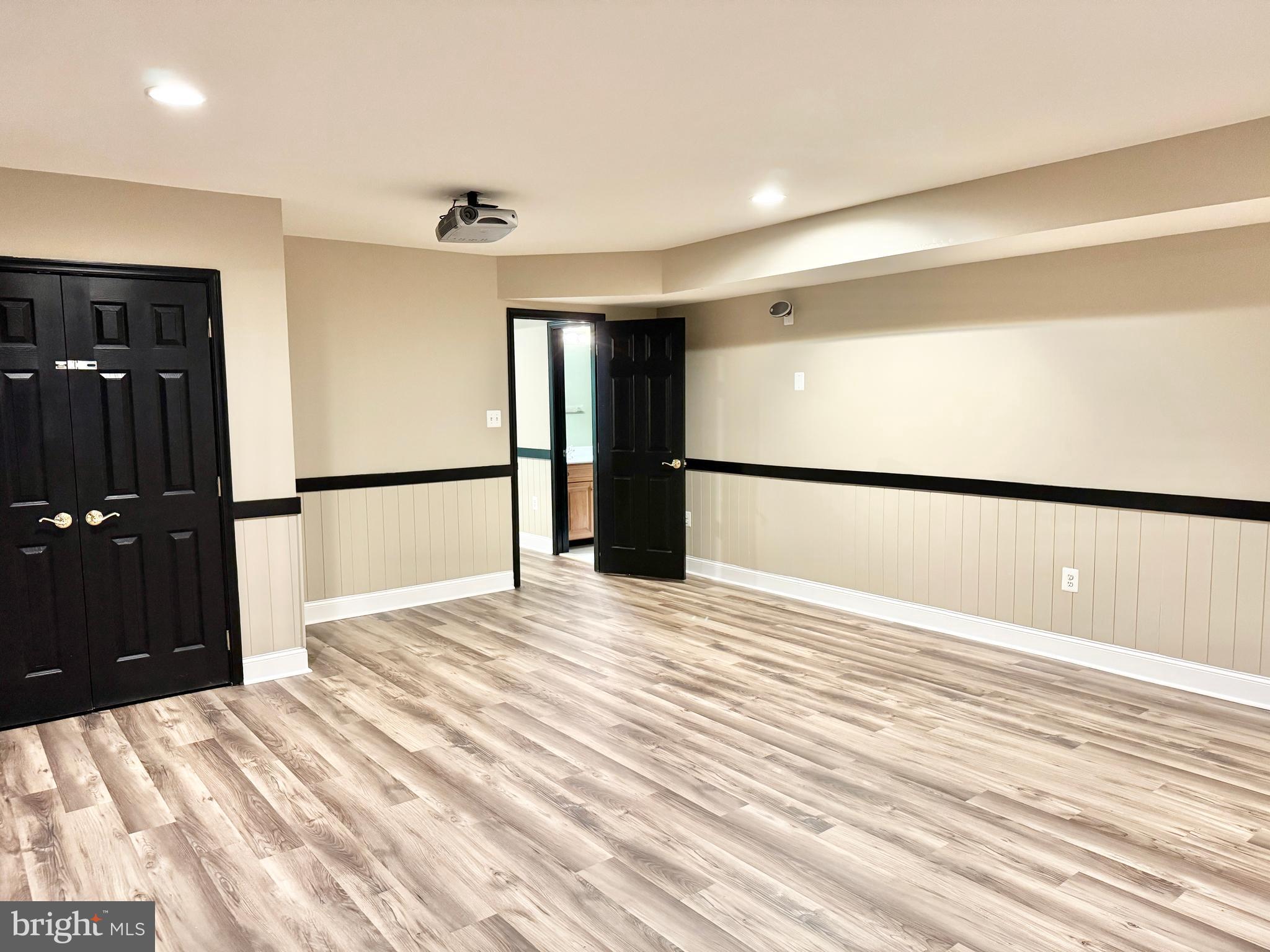 STONEWALL MANOR - Residential Lease